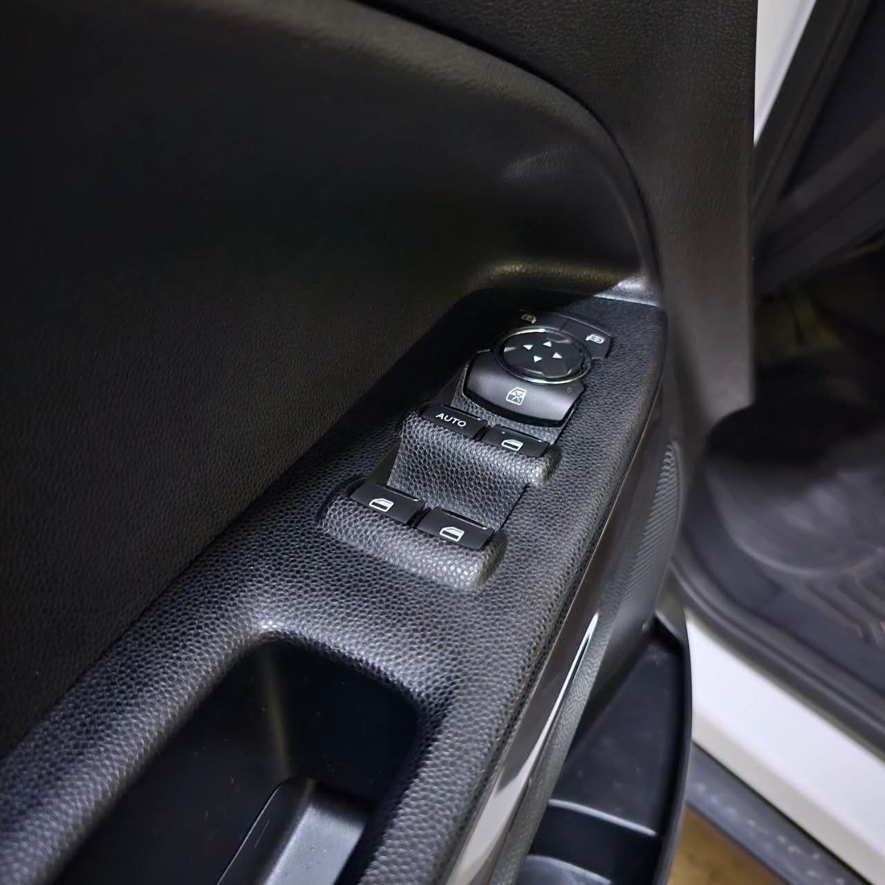 
								2020 Ford Ecosport Titanium 1.0L Gas AT full									