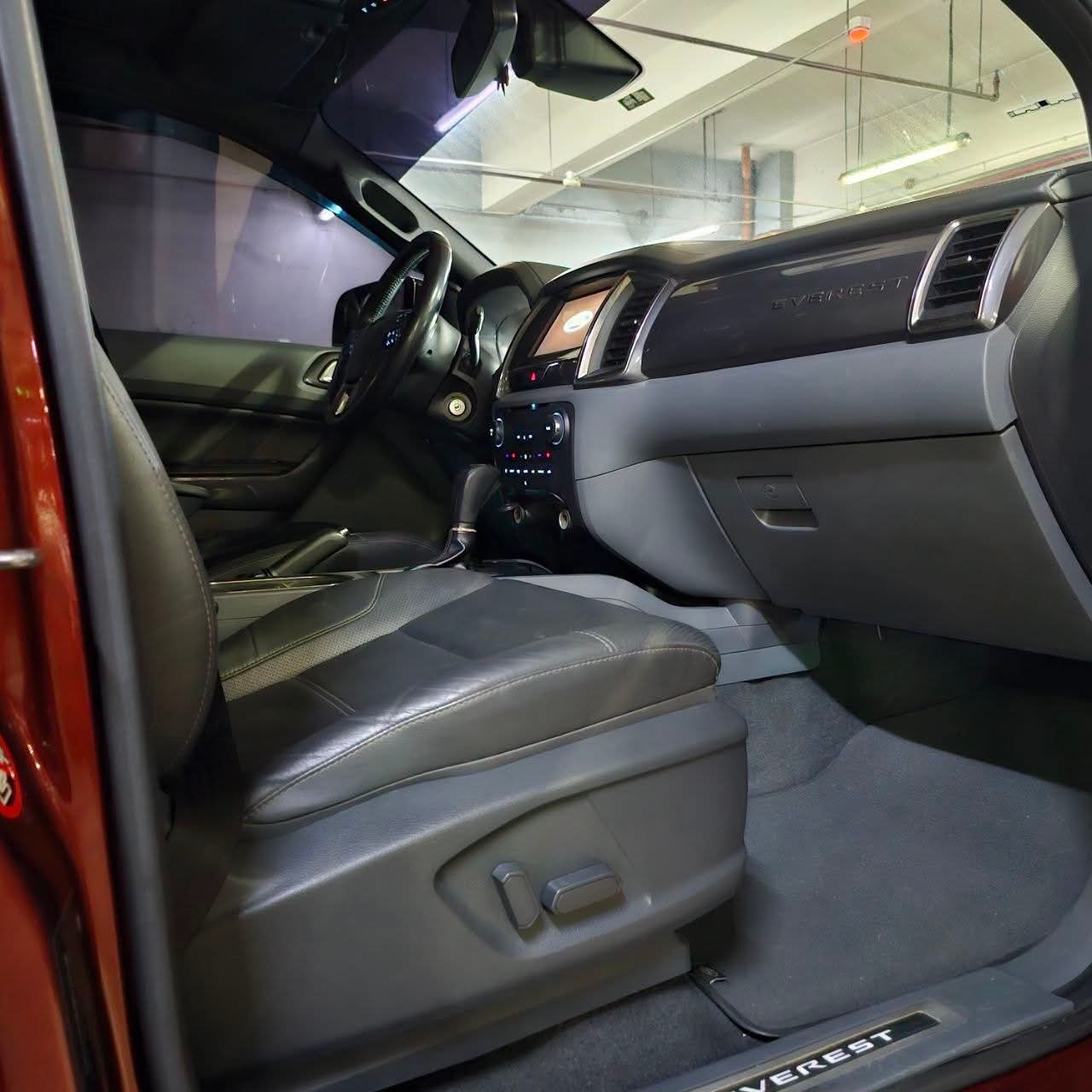 
								2017 Ford Everest Titanium 4X2 2.2L DSL AT full									