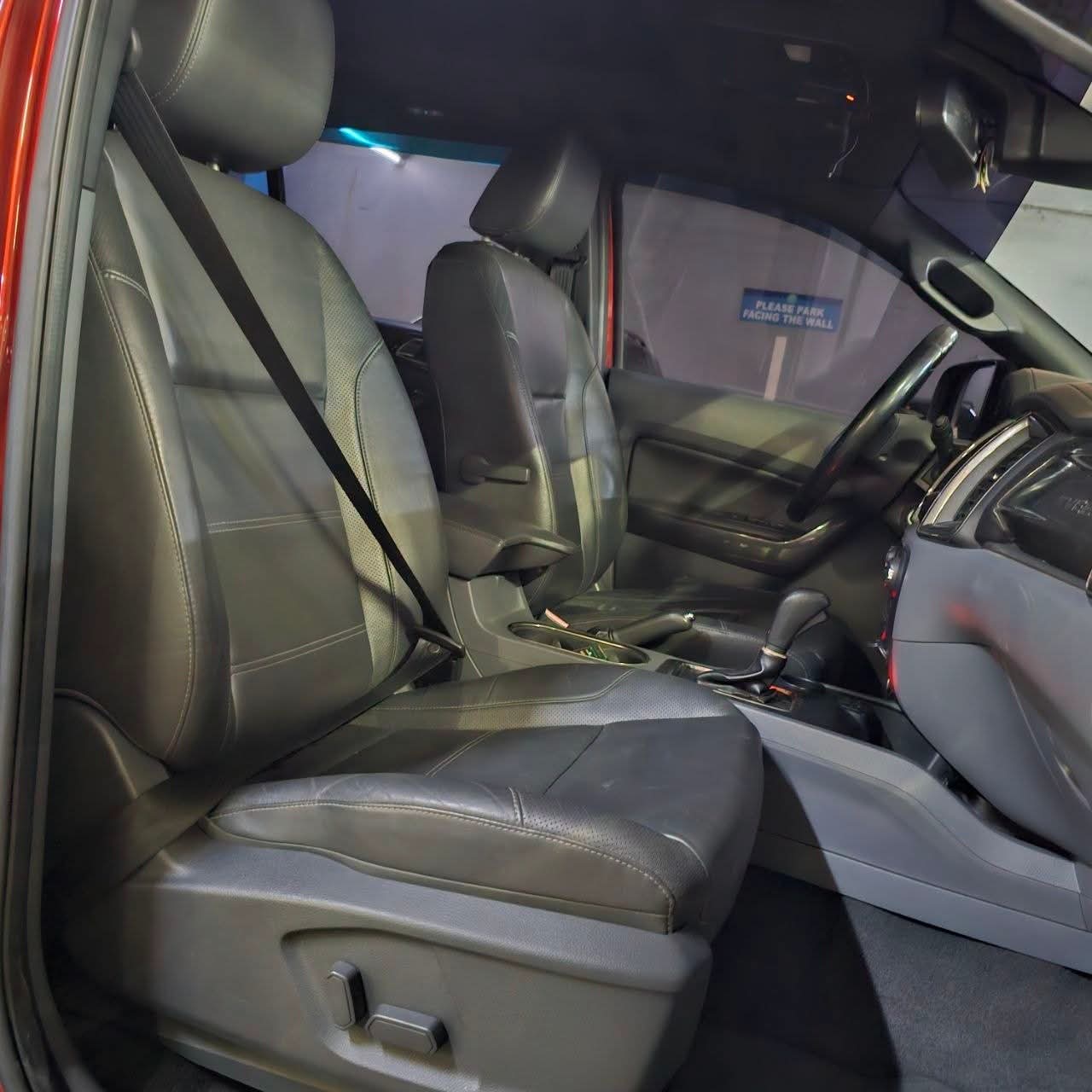 
								2017 Ford Everest Titanium 4X2 2.2L DSL AT full									