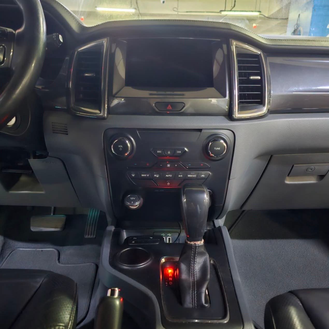 
								2017 Ford Everest Titanium 4X2 2.2L DSL AT full									