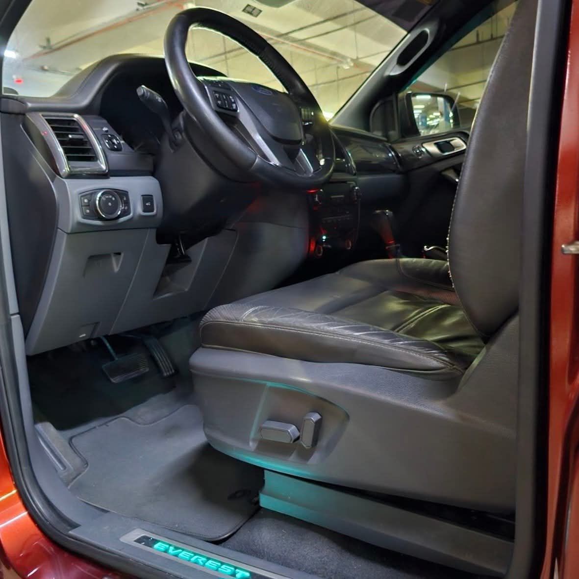 
								2017 Ford Everest Titanium 4X2 2.2L DSL AT full									