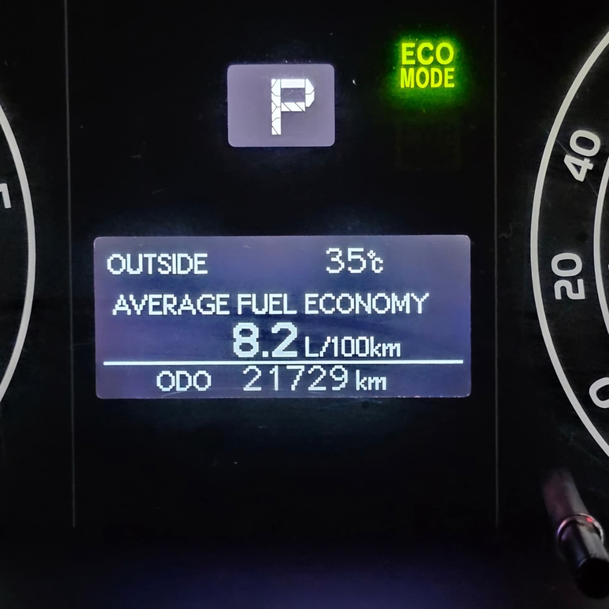 
								2022 Toyota Innova E 2.8L DSL AT full									