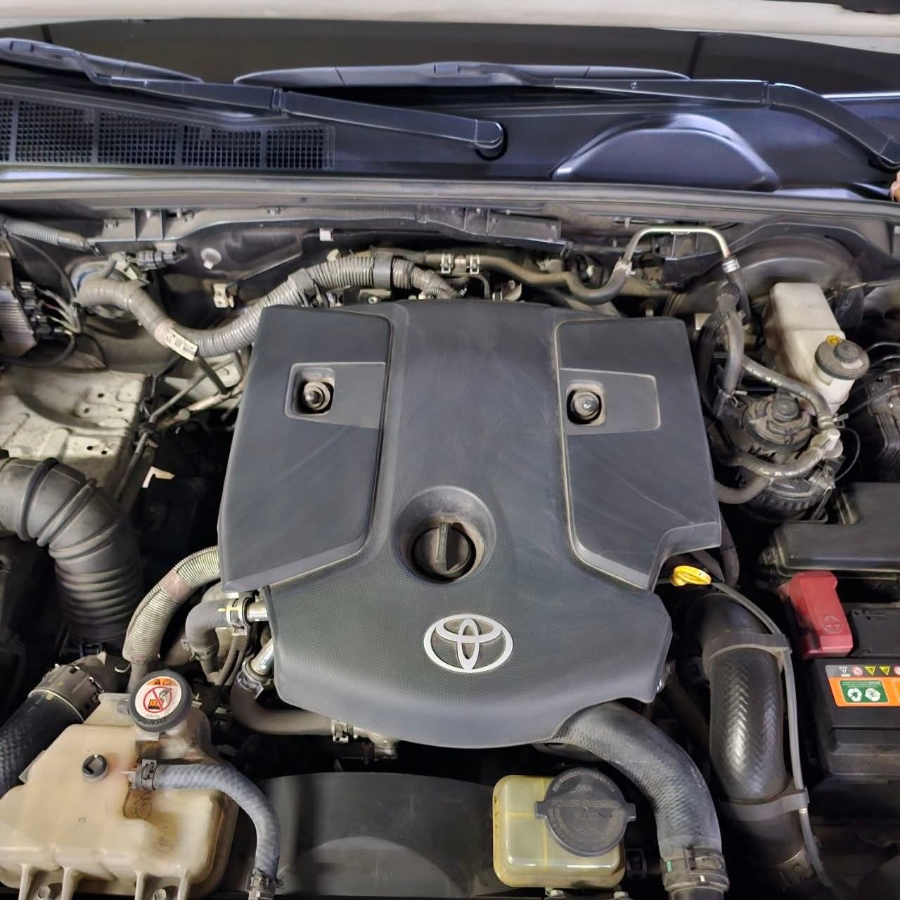 
								2022 Toyota Fortuner 2.4L V DSL AT full									