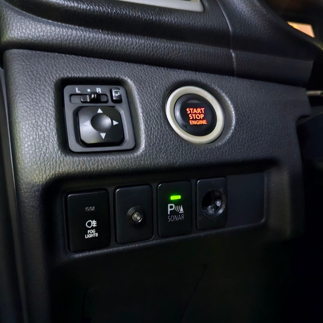 
								2017 Mitsubishi Montero Sports GLS 4X2 2.4L DSL AT full									