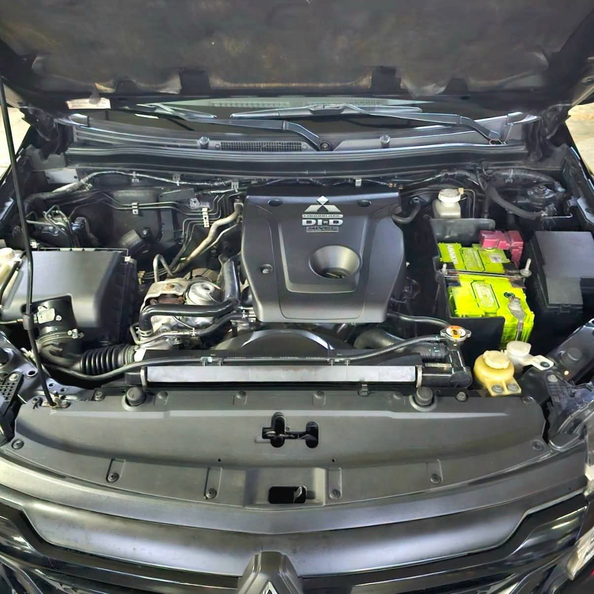 
								2017 Mitsubishi Montero Sports GLS 4X2 2.4L DSL AT full									