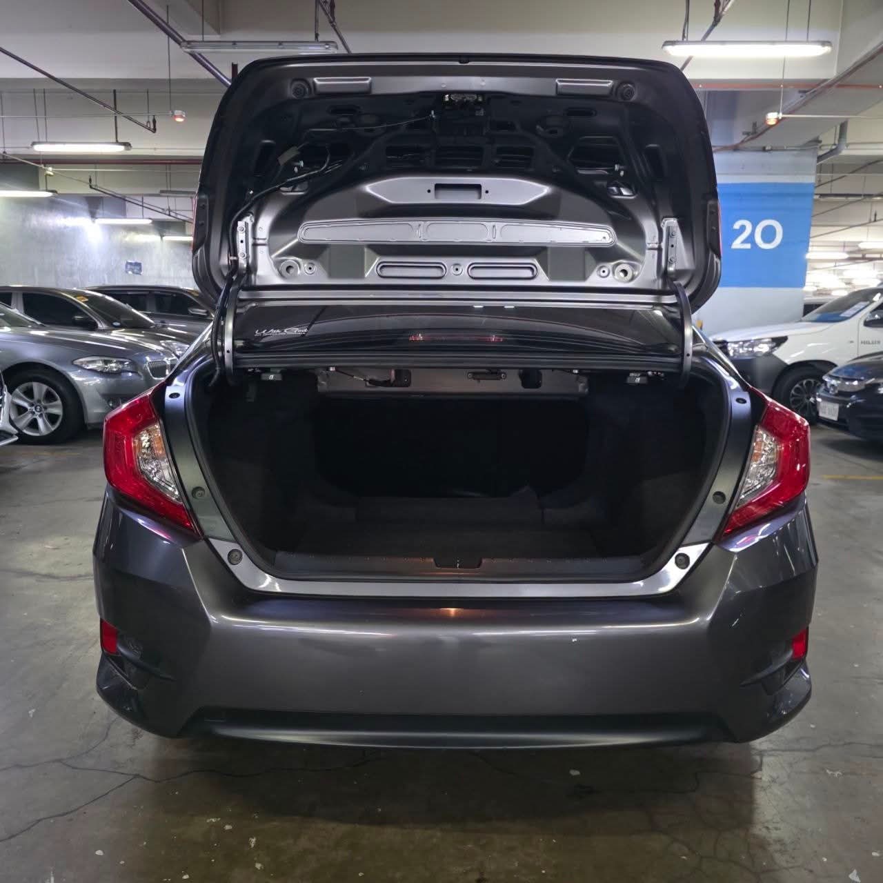 
								2020 Honda Civic 1.8L E i-VTEC AT full									