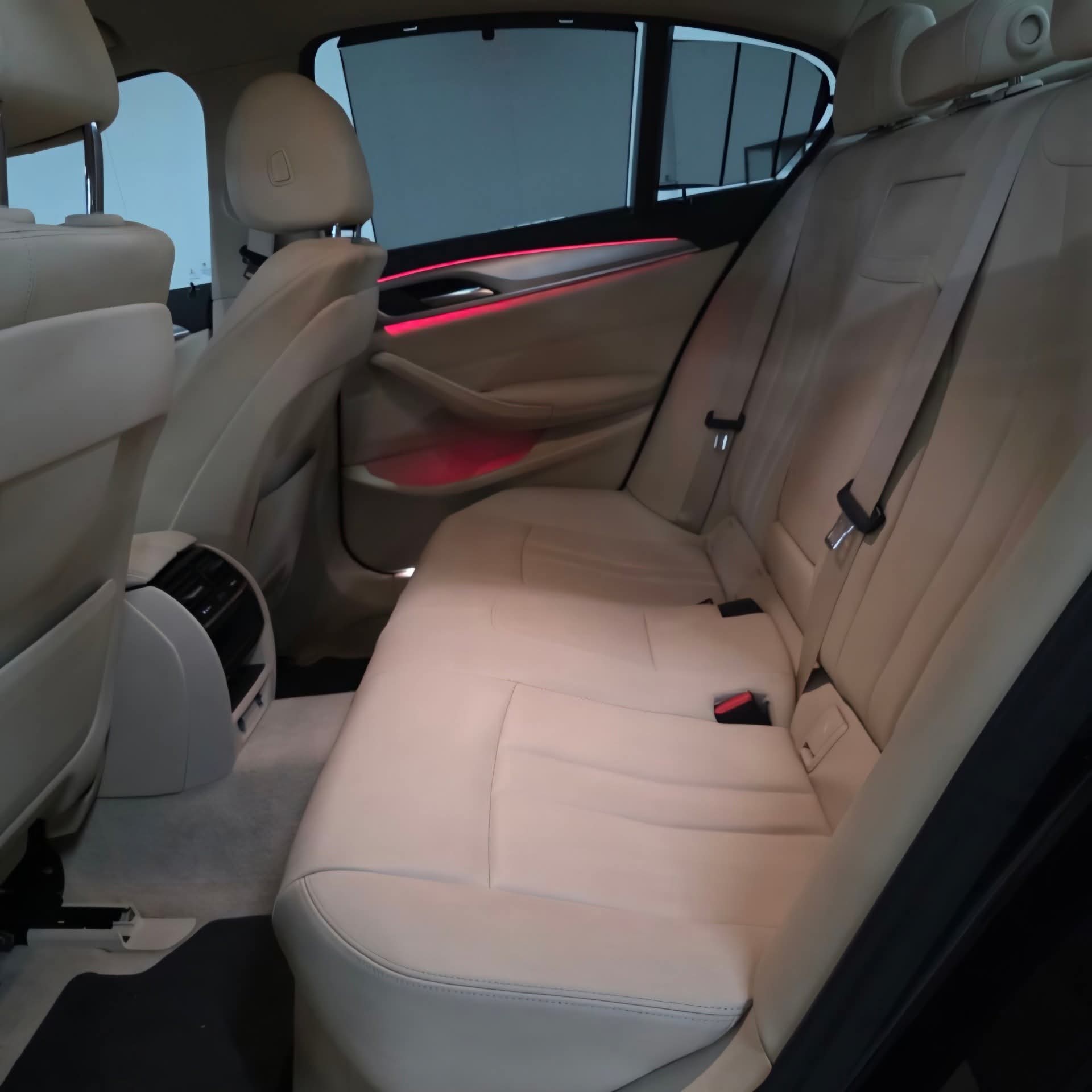 
								2018 BMW 520D 2.0L DSL AT full									