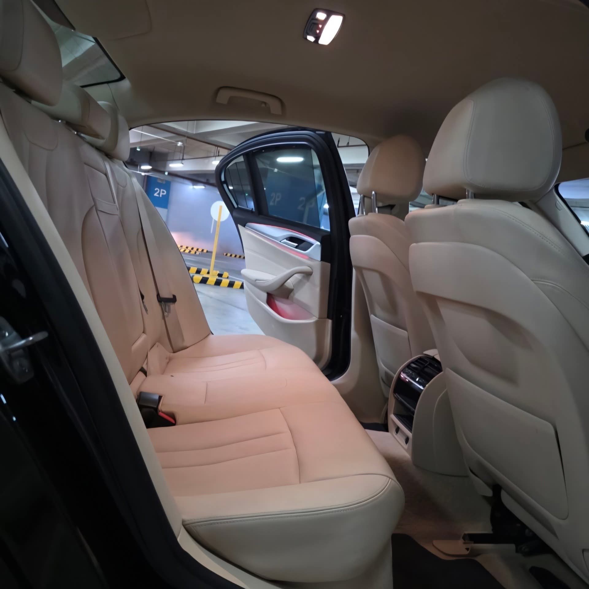 
								2018 BMW 520D 2.0L DSL AT full									