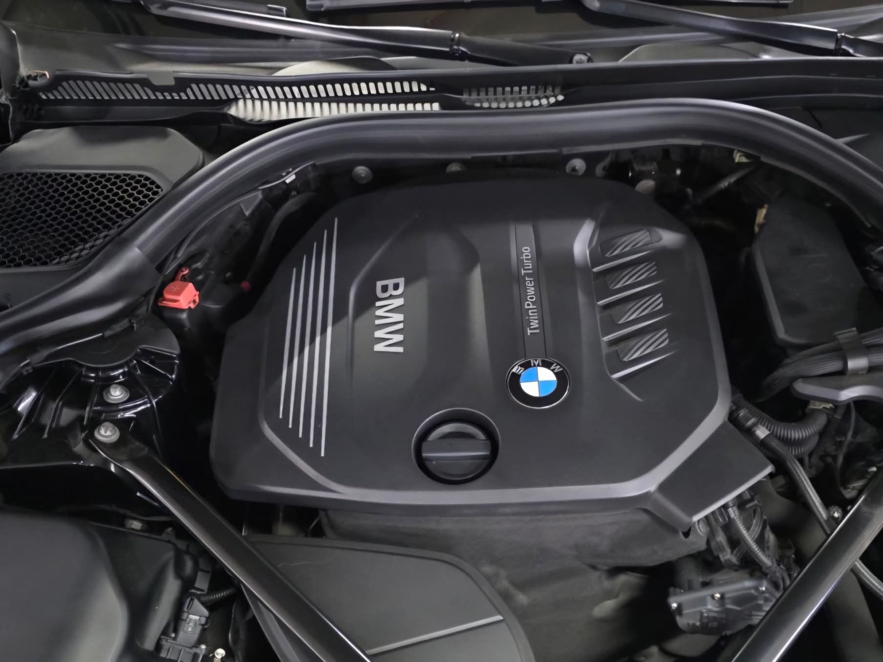 
								2018 BMW 520D 2.0L DSL AT full									