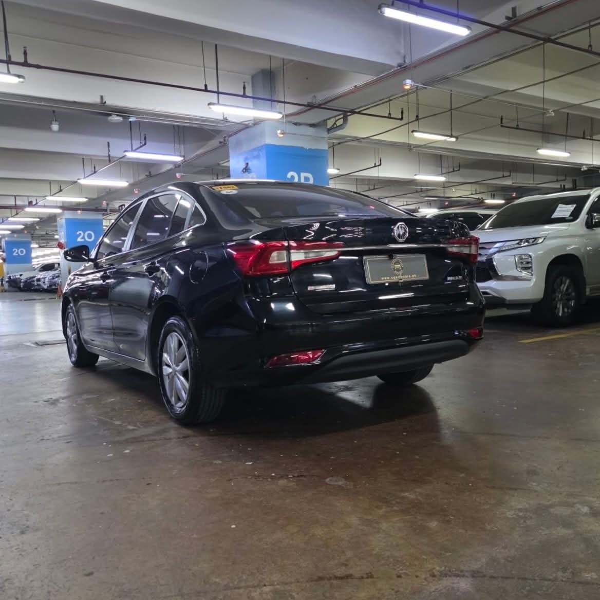 
								2023 MG 5 Core 1.5L AT full									