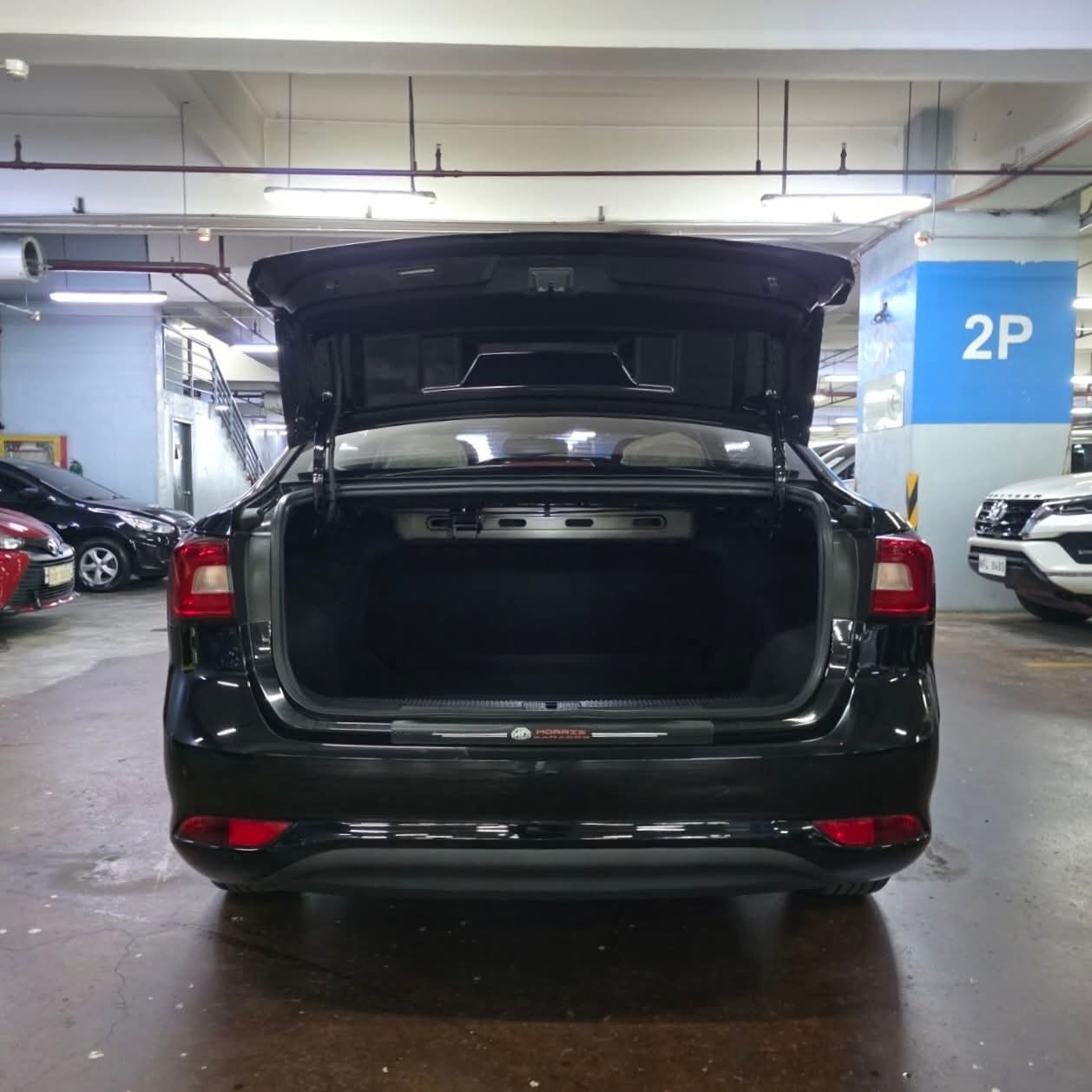 
								2023 MG 5 Core 1.5L AT full									