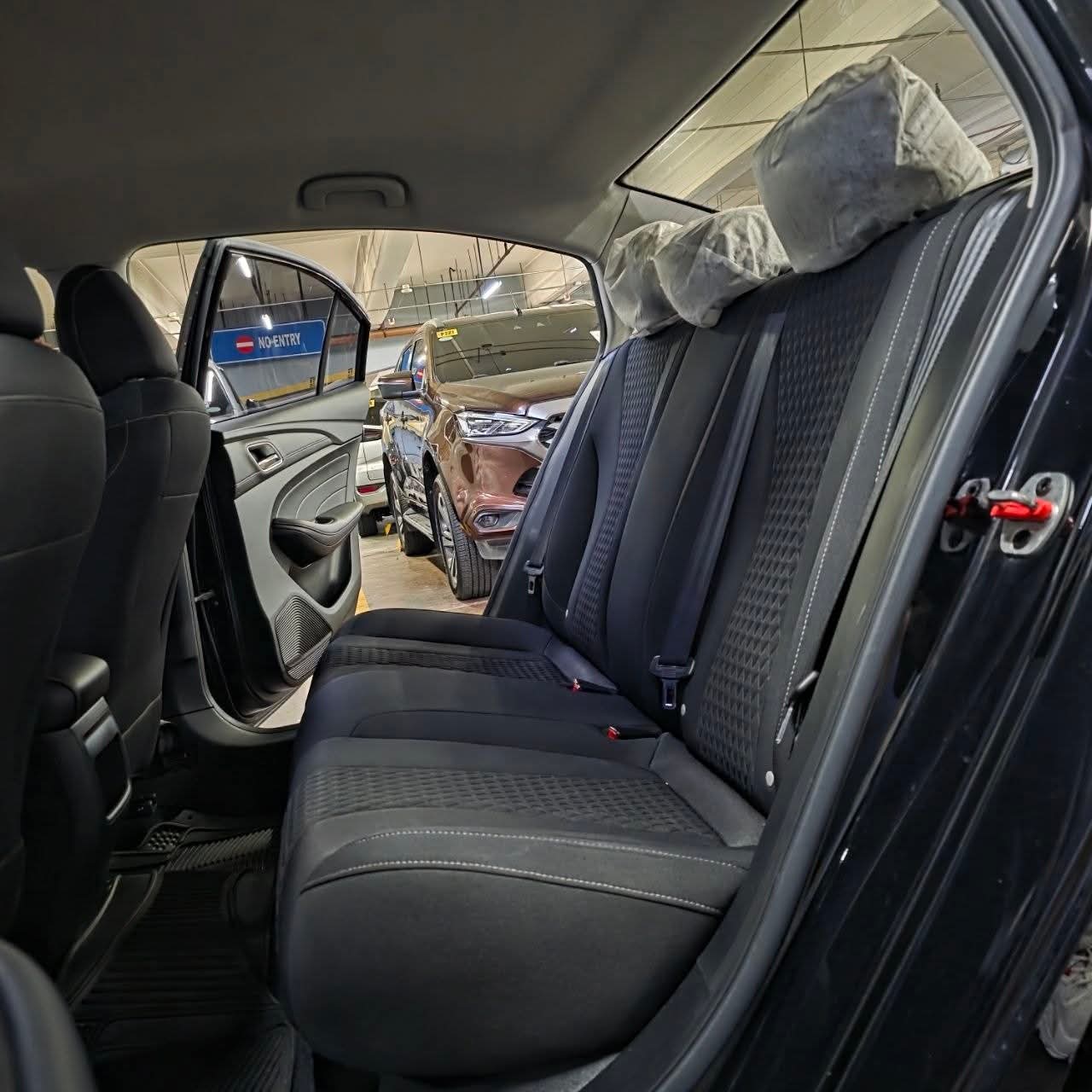 
								2023 MG 5 Core 1.5L AT full									