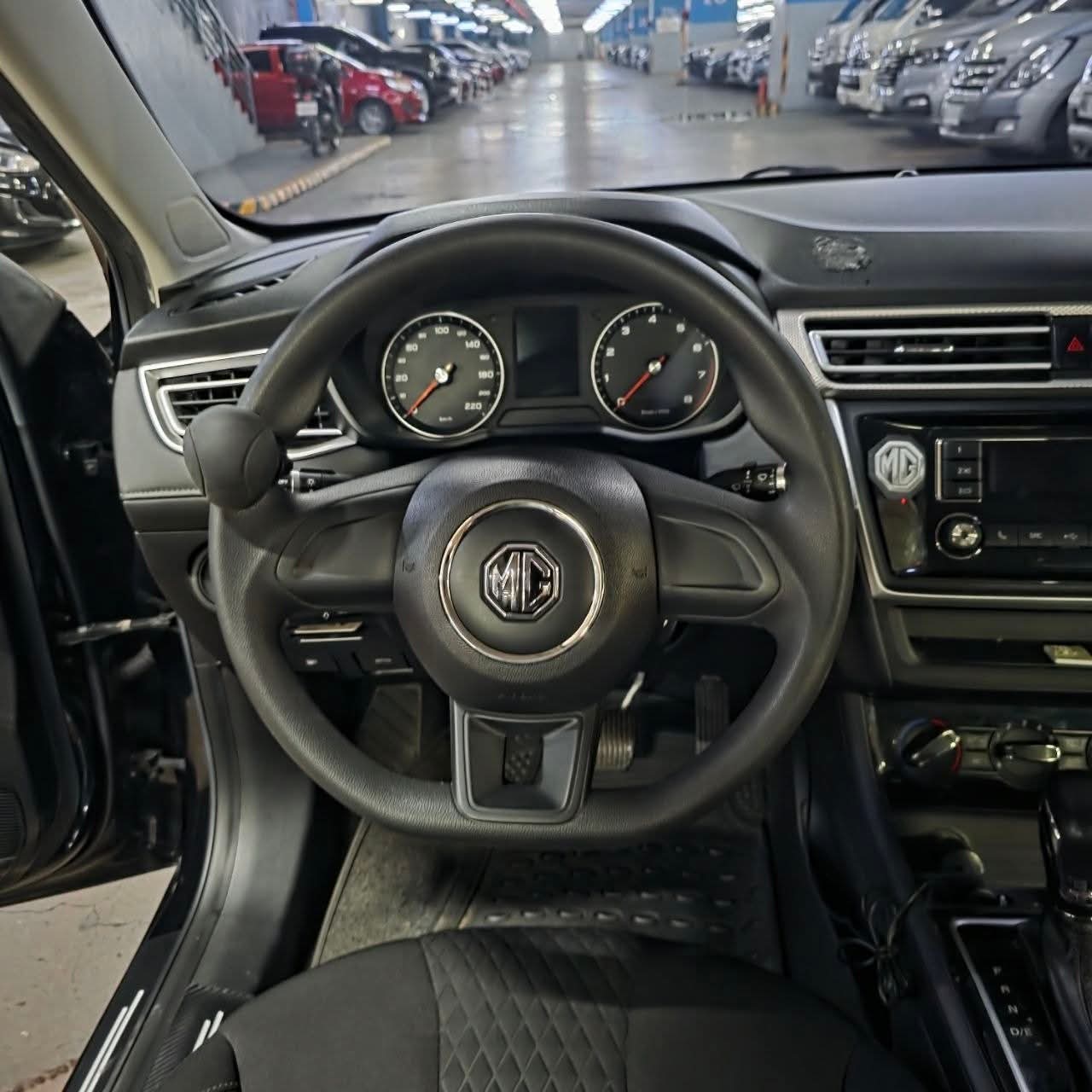 
								2023 MG 5 Core 1.5L AT full									