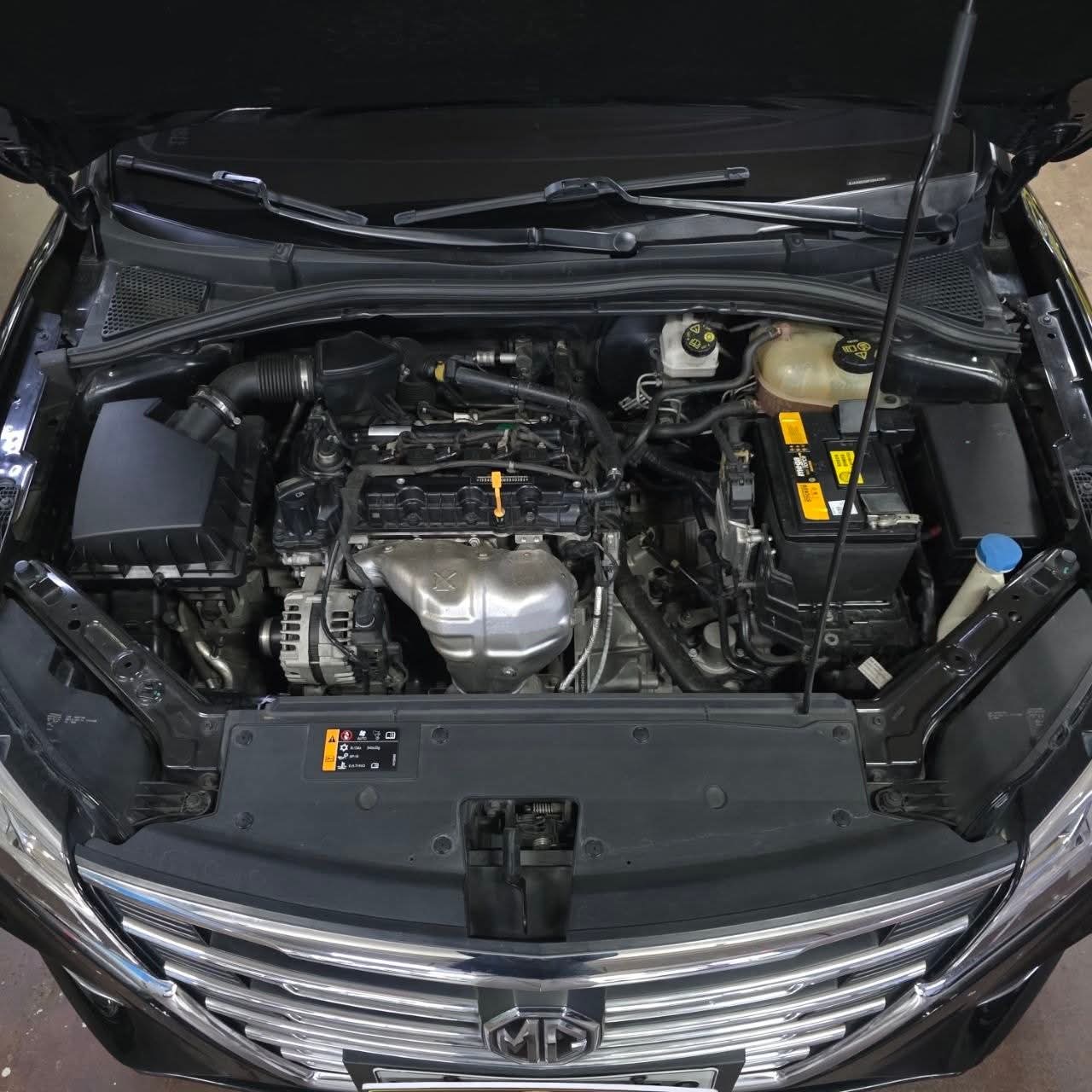 
								2023 MG 5 Core 1.5L AT full									