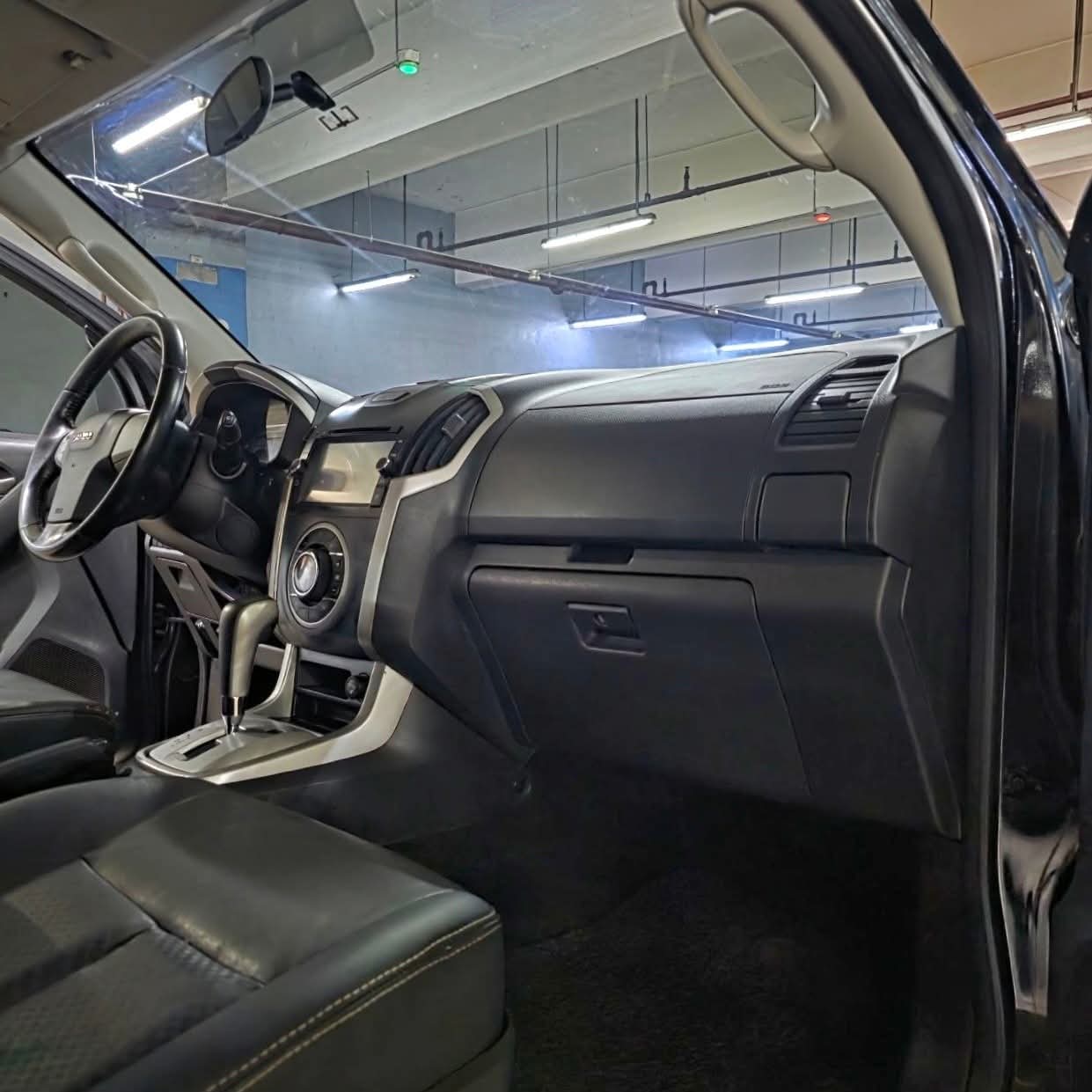 
								2016 Isuzu MUX 2.5L LS-A DSL AT full									