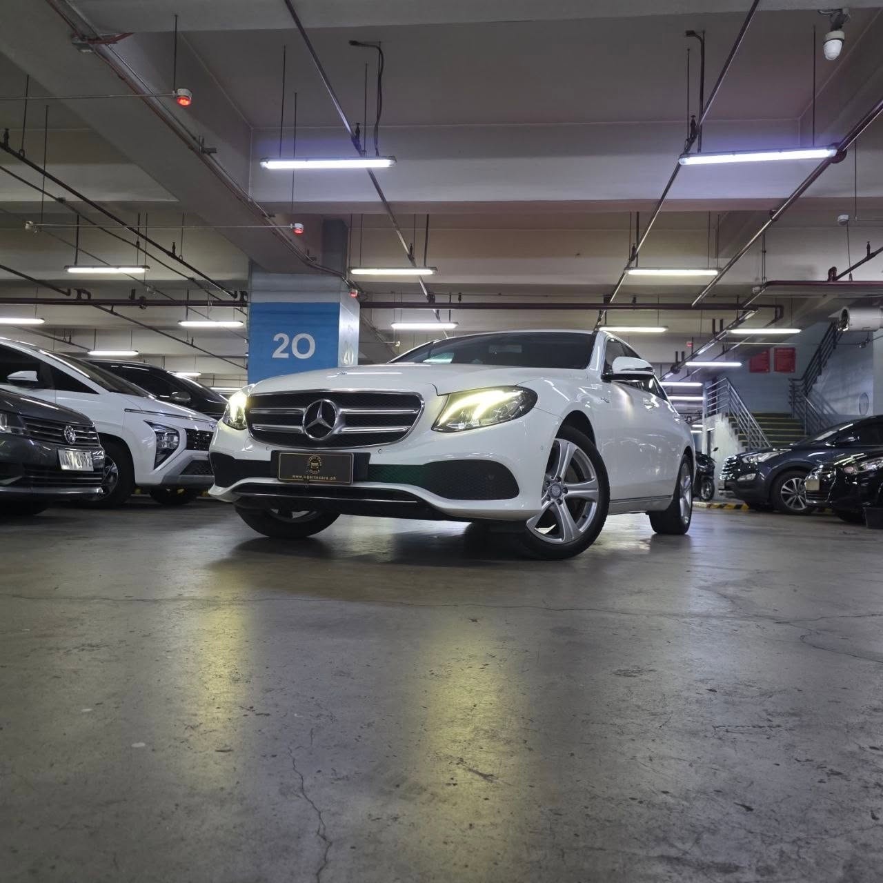 
								2016 Mercedes-Benz E200 Avantgarde 2.0 Gas AT full									