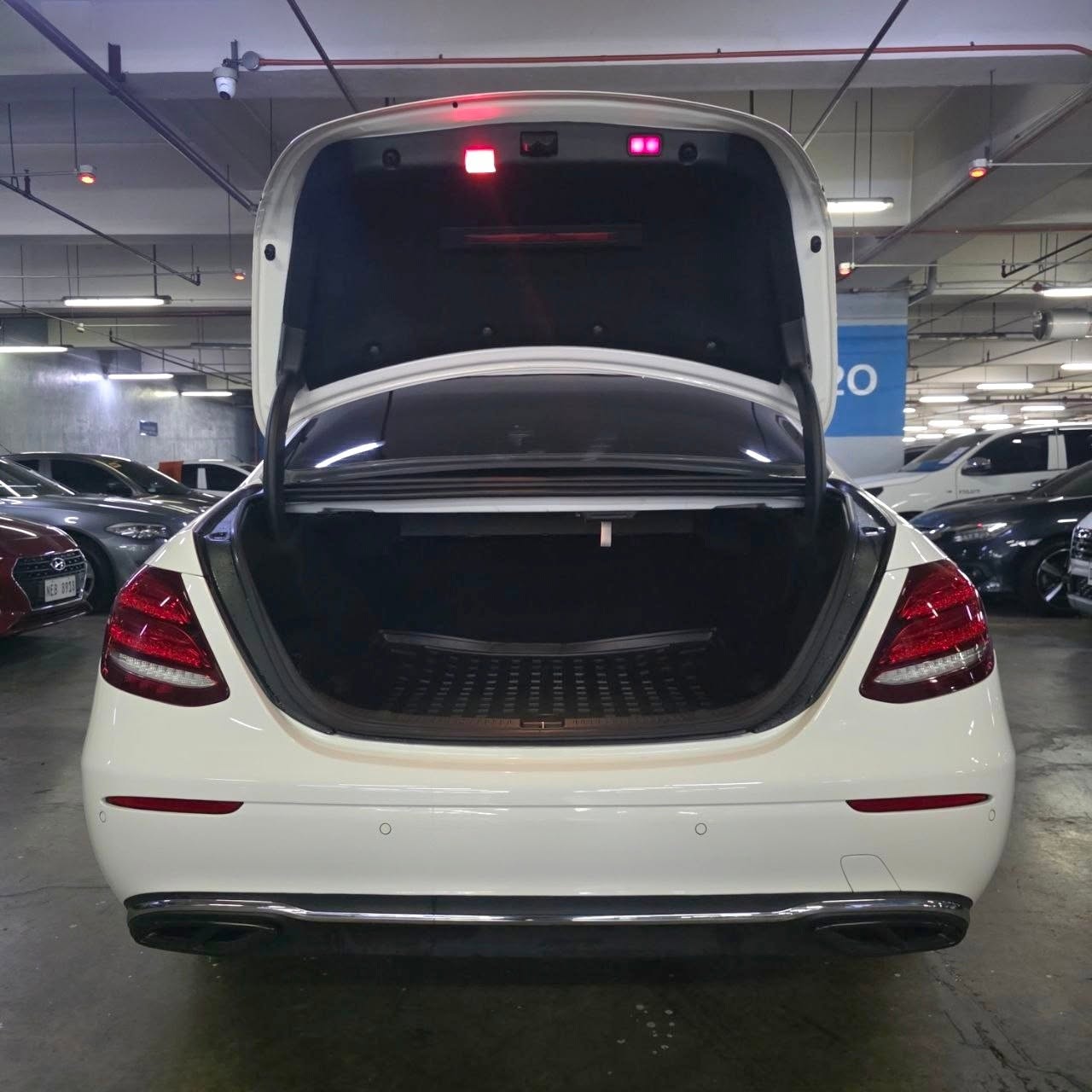 
								2016 Mercedes-Benz E200 Avantgarde 2.0 Gas AT full									