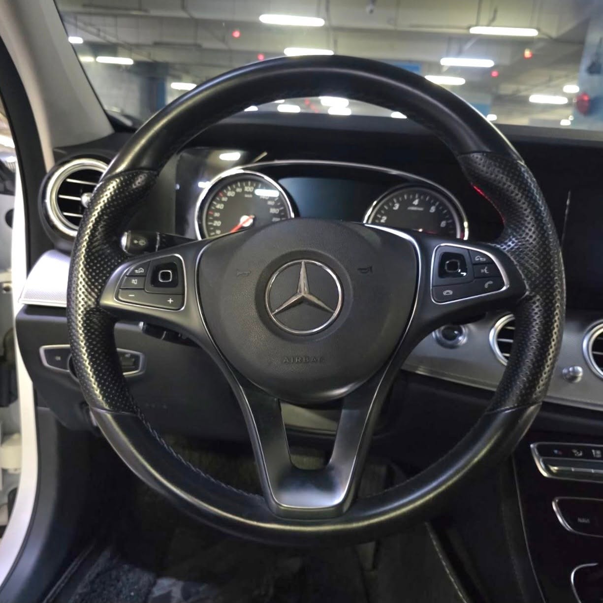 
								2016 Mercedes-Benz E200 Avantgarde 2.0 Gas AT full									