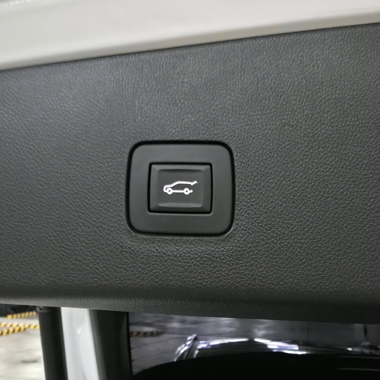 
								2024 Chevrolet Trax RS 1.2L Gas AT full									