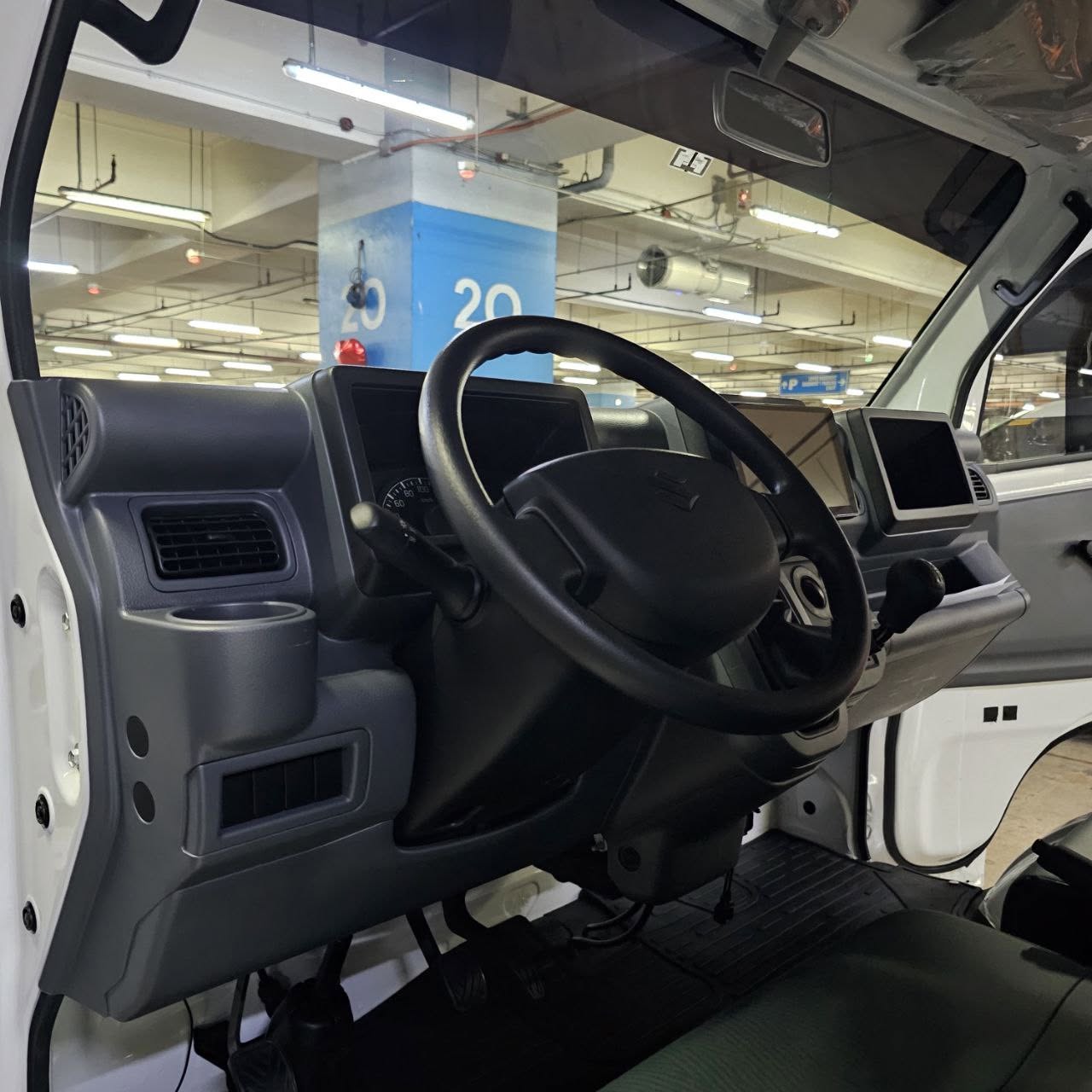
								2025 Suzuki Carry 1.5L Cab & Chassis MT full									