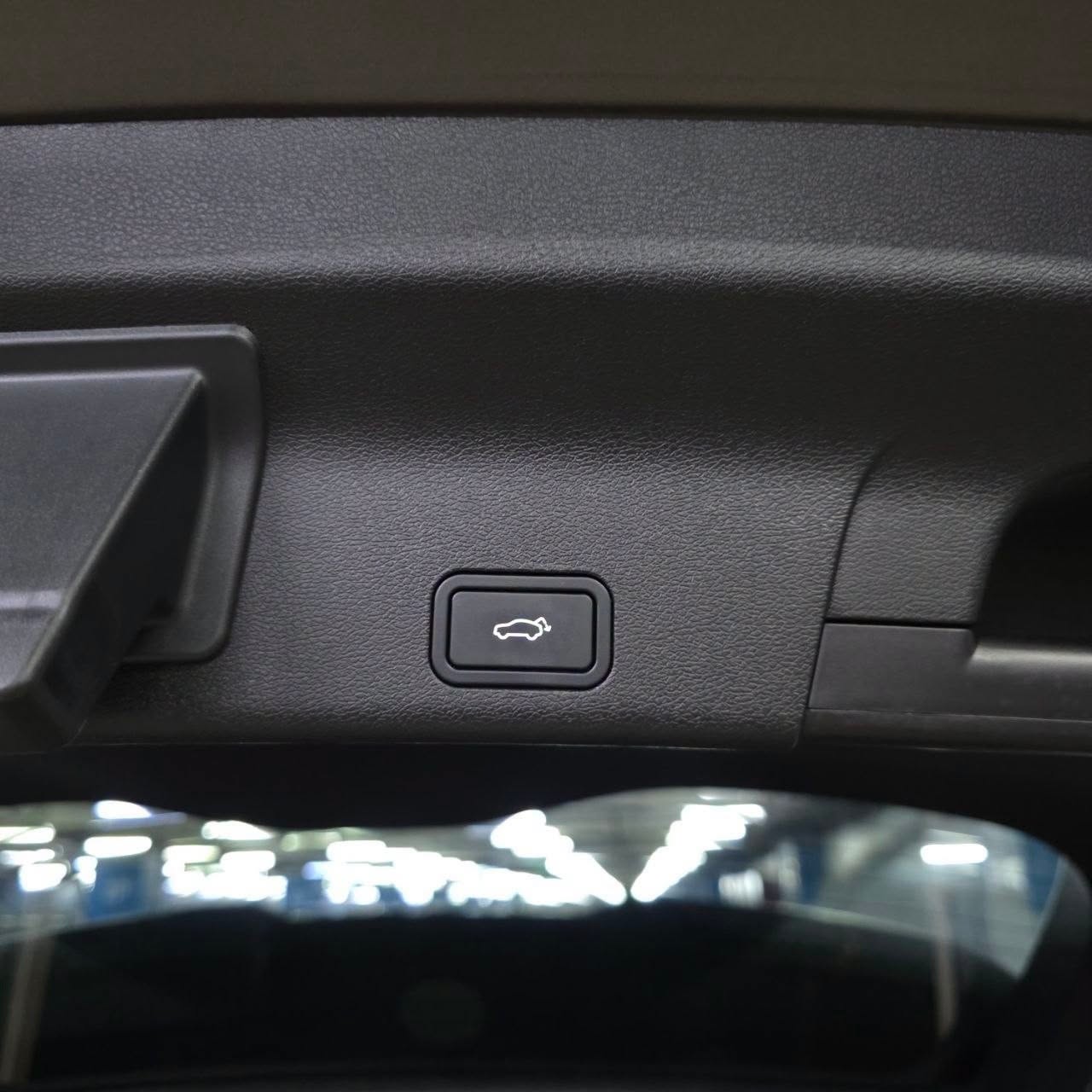 
								2023 Geely Azkarra Luxury 1.5L 4WD Hybrid AT full									