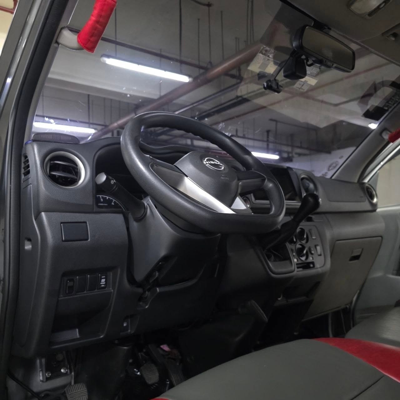 
								2024 Nissan Urvan NV350 Standard 2.5L DSL MT full									