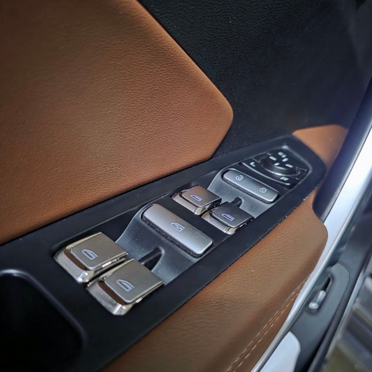 
								2023 Geely Azkarra Luxury 1.5L 4WD Hybrid AT full									