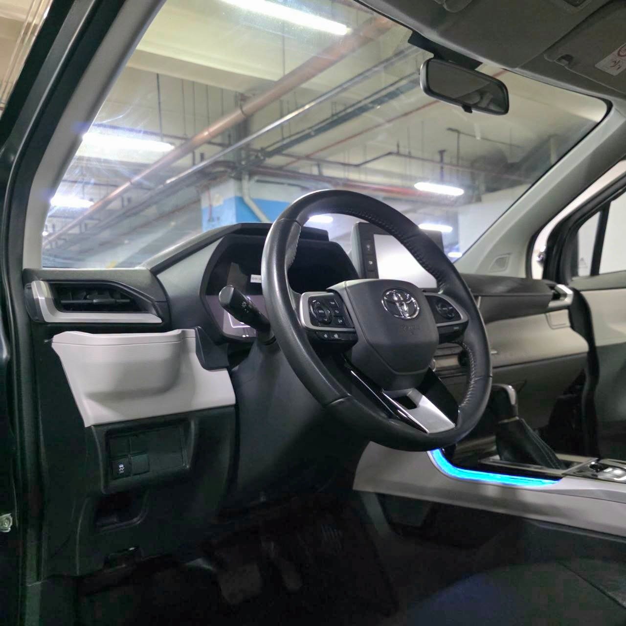 
								2024 Toyota Veloz 1.5 E AT full									