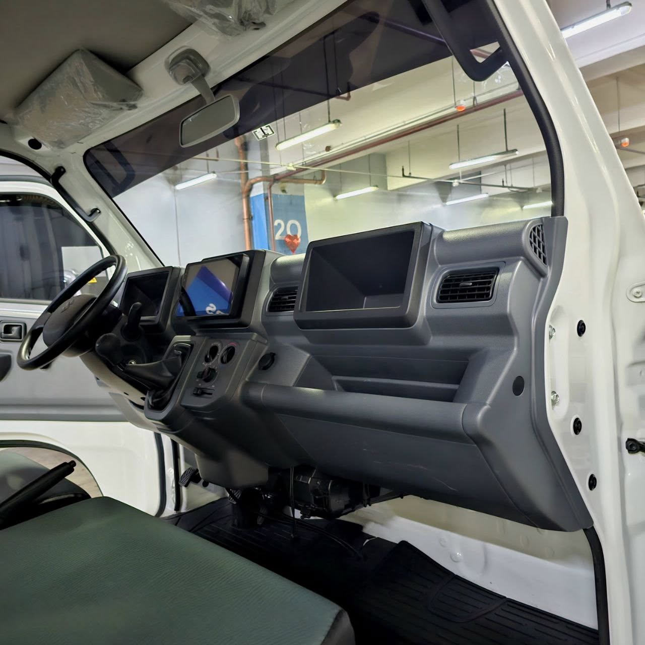 
								2025 Suzuki Carry 1.5L Cab & Chassis MT full									
