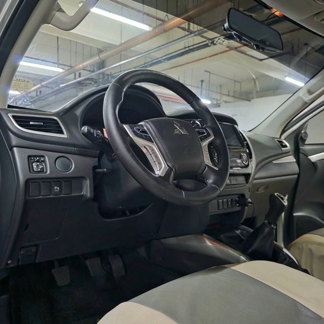 
								2023 Mitsubishi Montero Sport GLX 4X2 2.4L DSL MT full									