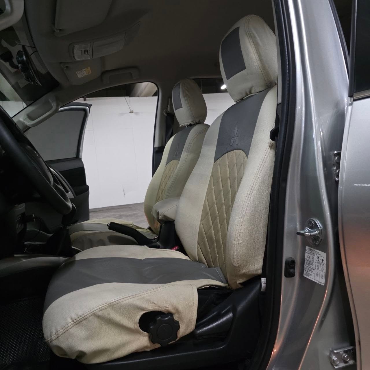 
								2023 Mitsubishi Montero Sport GLX 4X2 2.4L DSL MT full									
