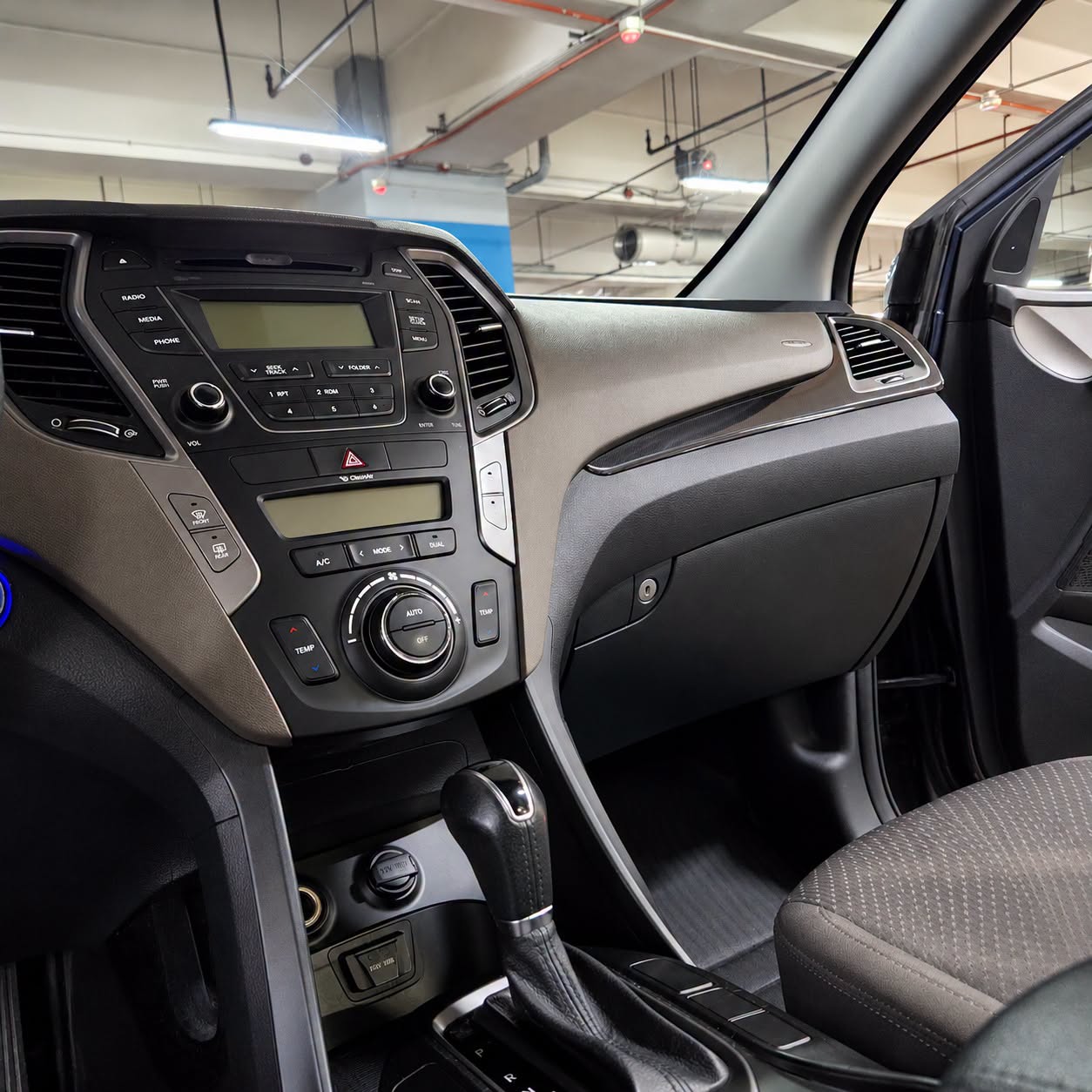 
								2015 Hyundai Santa Fe 2.2L DSL AT full									