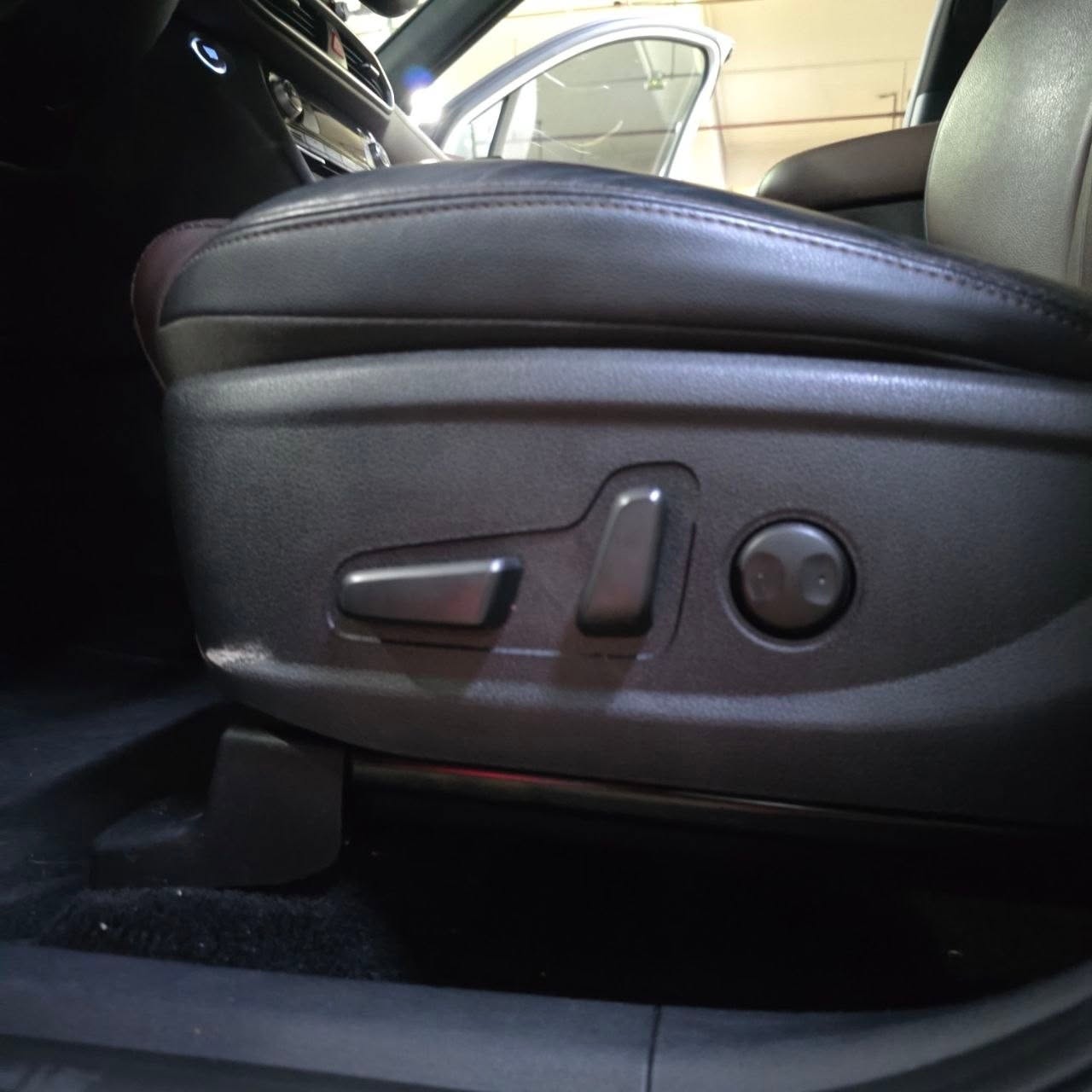 
								2019 Hyundai Santa Fe 2.2L DSL AT full									
