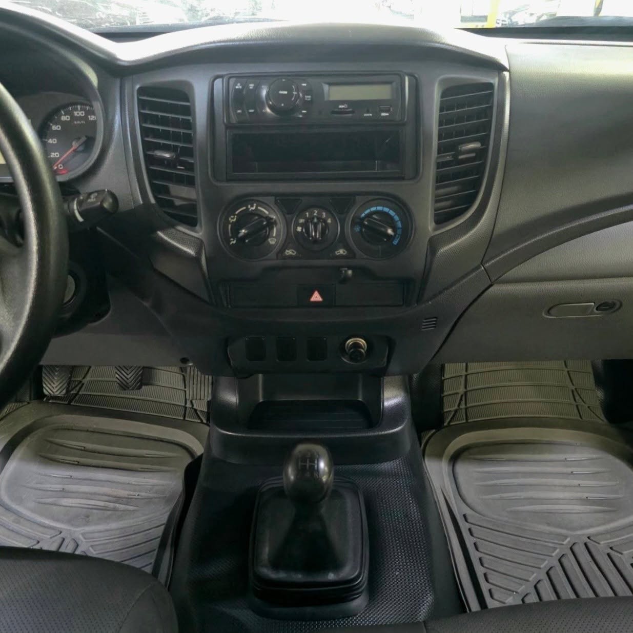 
								2016 Mitsubishi L200 Cab and Chassis 2.5L DSL MT full									