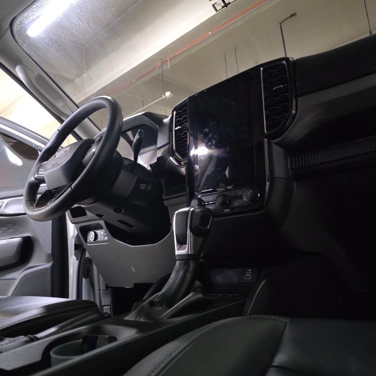 
								2025 Next-Gen Ford Ranger Sport 2.0L 4X4 DSL AT full									
