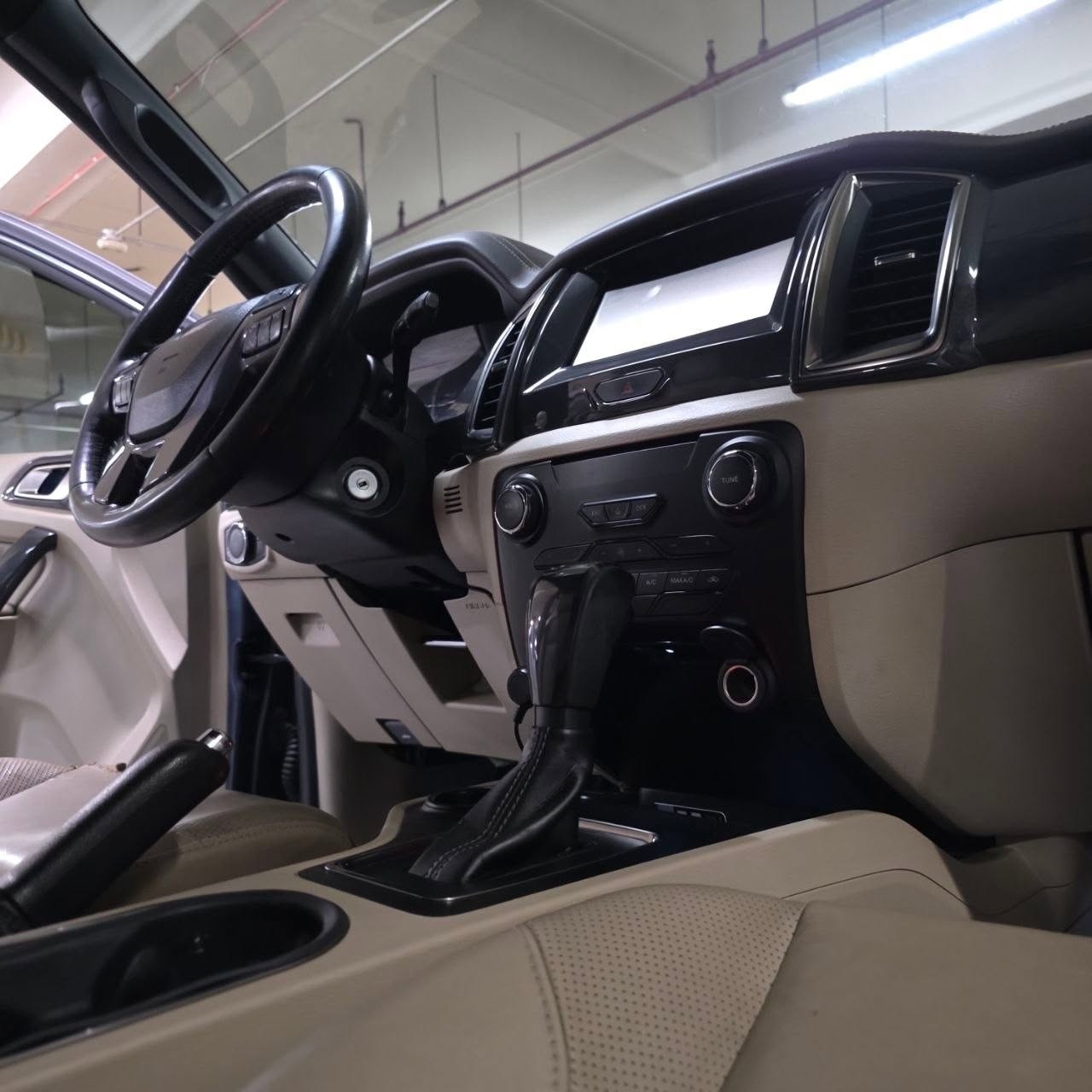 
								2016 Ford Everest Titanium 4×2 2.2L DSL AT full									