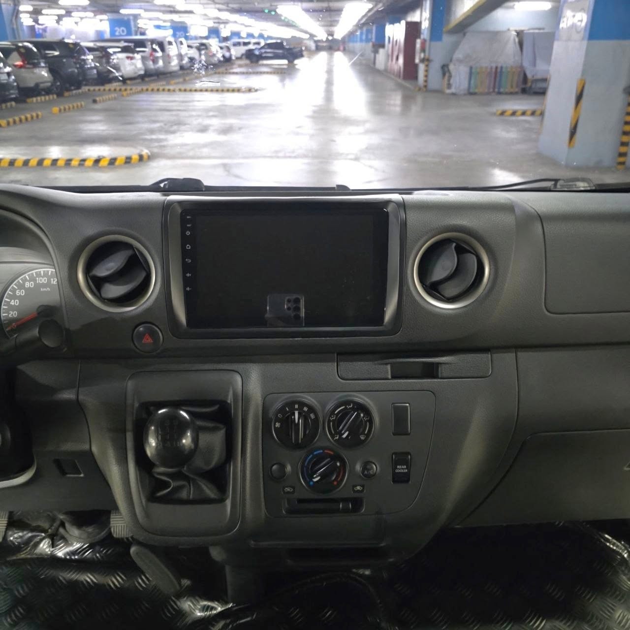 
								2024 Nissan Urvan NV350 Standard 2.5L DSL MT full									