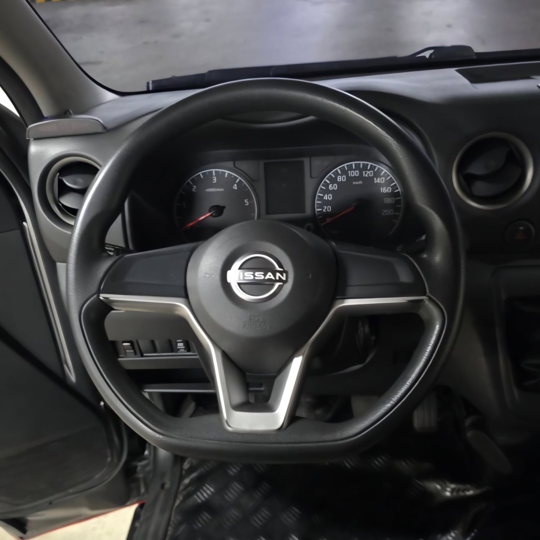 
								2024 Nissan Urvan NV350 Standard 2.5L DSL MT full									