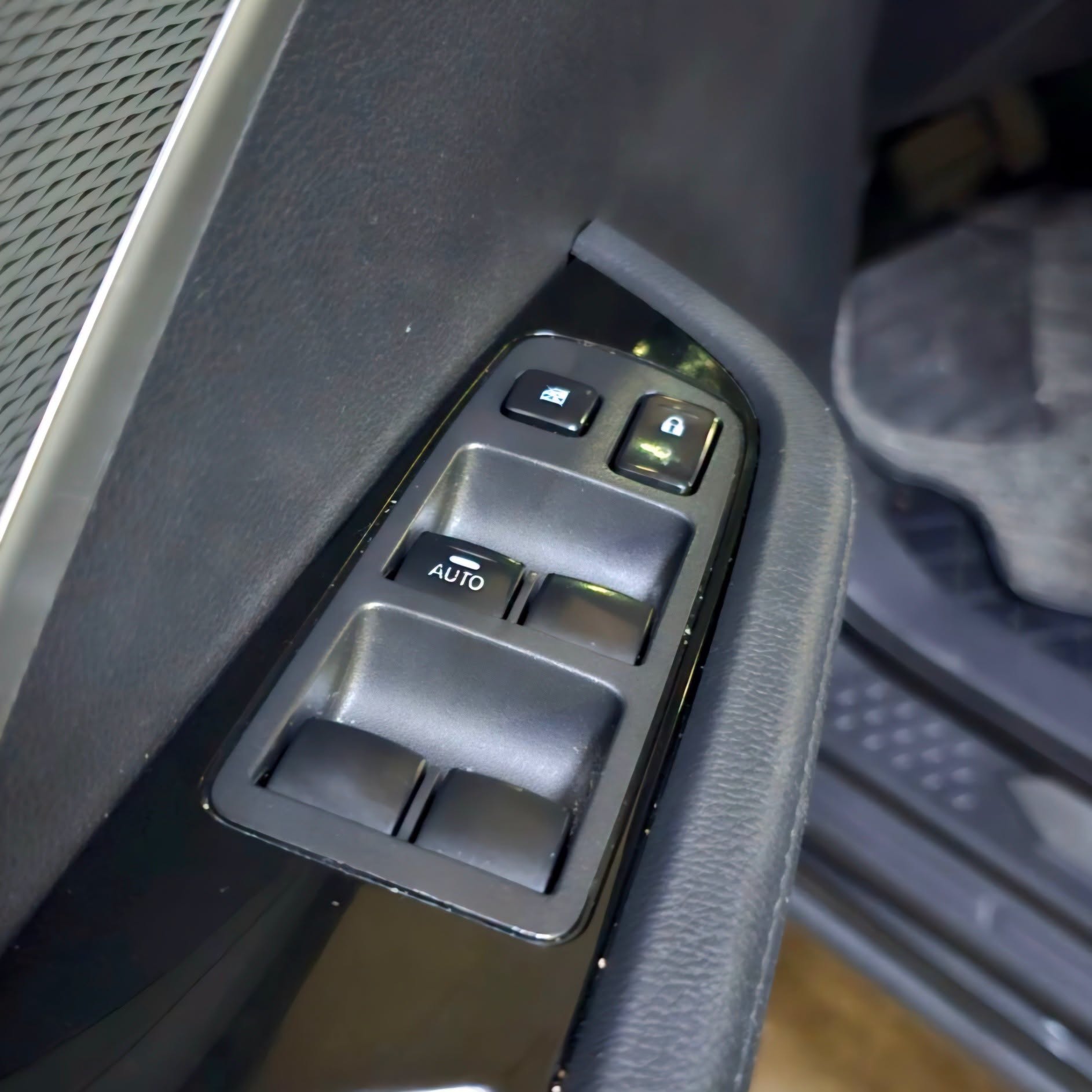 
								2022 Mitsubishi Xpander Cross 1.5L Gas AT full									