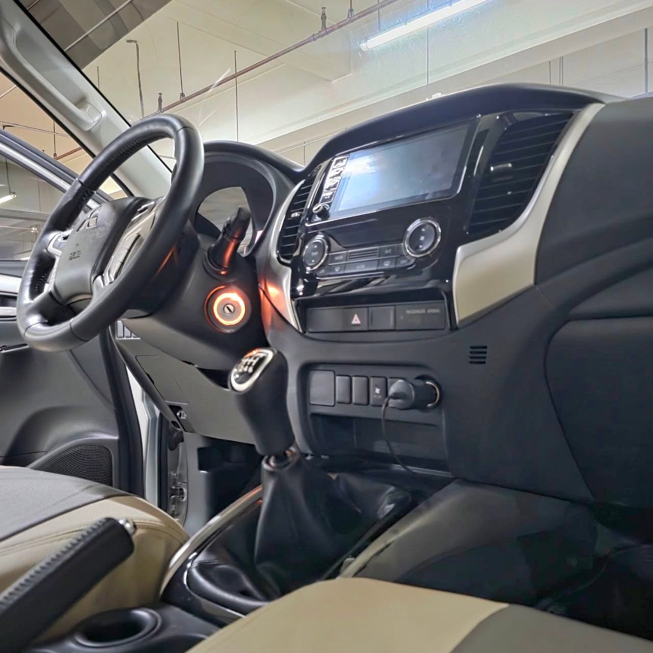 
								2023 Mitsubishi Montero Sport GLX 4X2 2.4L DSL MT full									