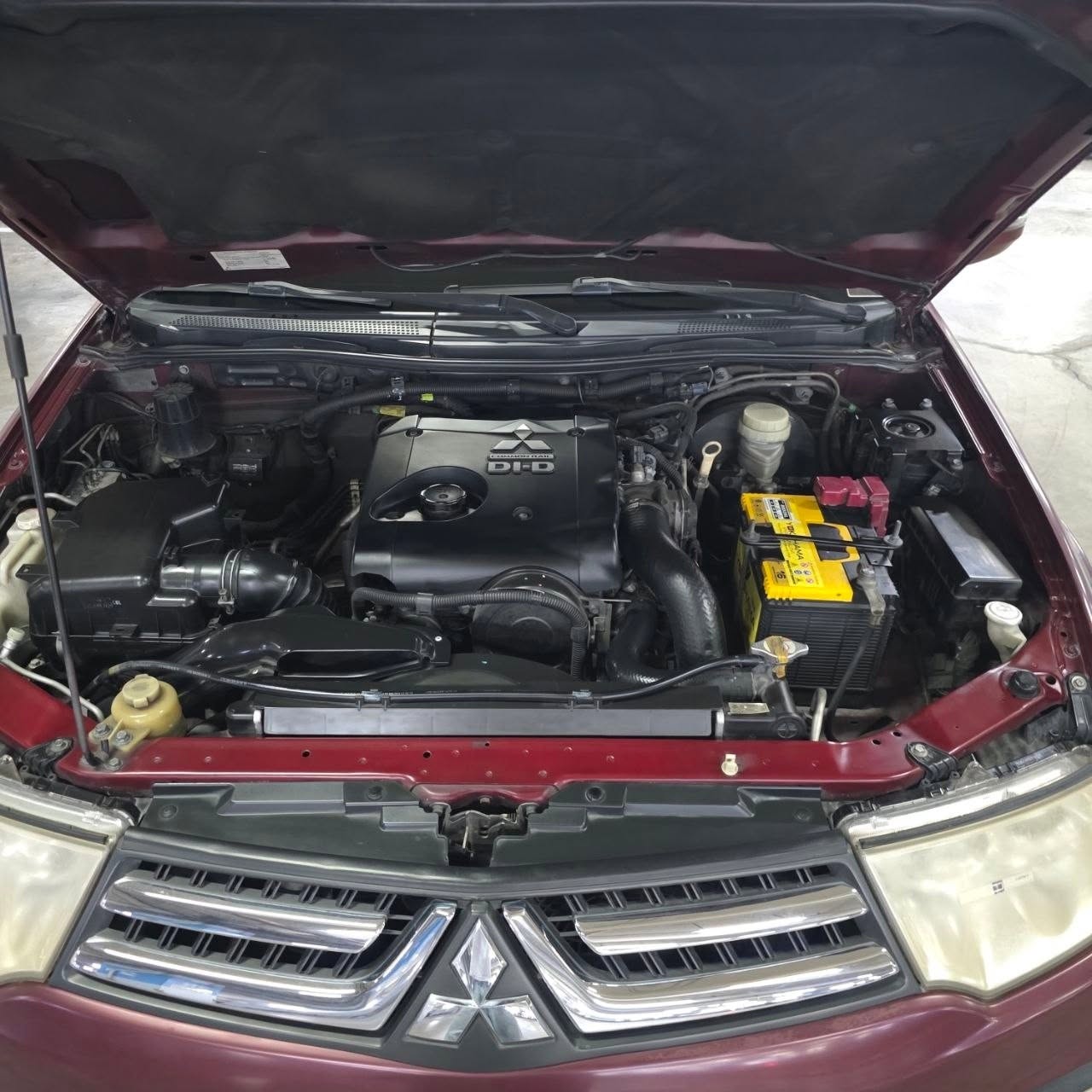 
								2015 Mitsubishi Montero GLX DSL AT full									