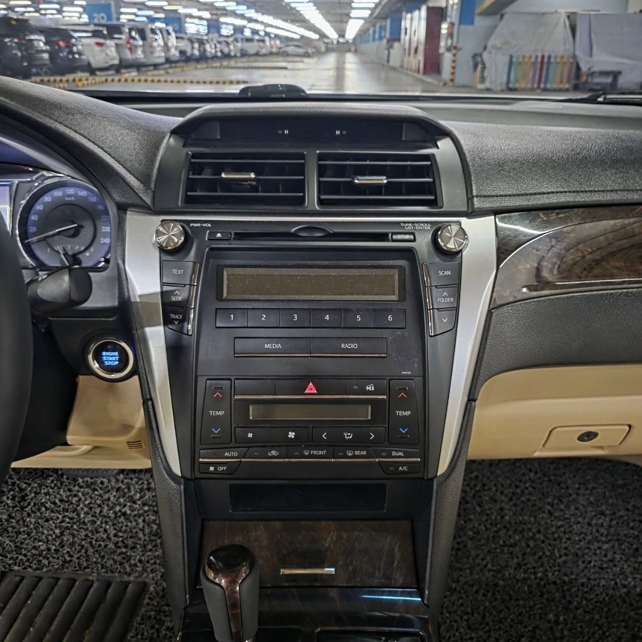 
								2016 Toyota Camry 2.5L G AT full									