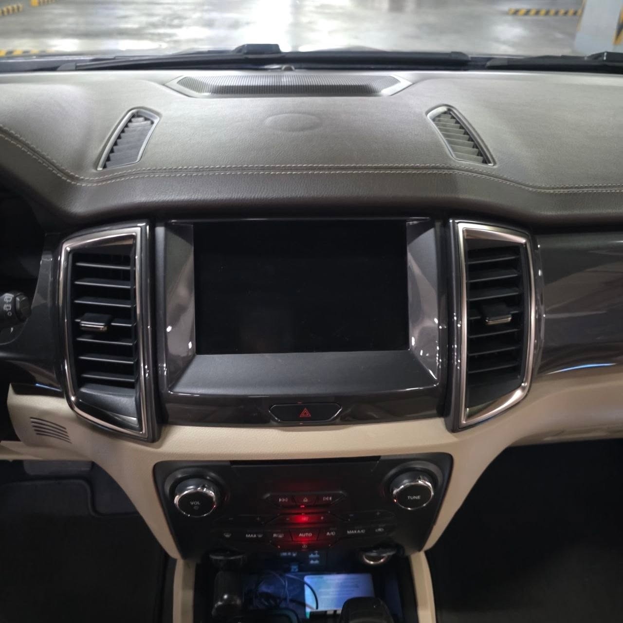 
								2016 Ford Everest Titanium 4×2 2.2L DSL AT full									