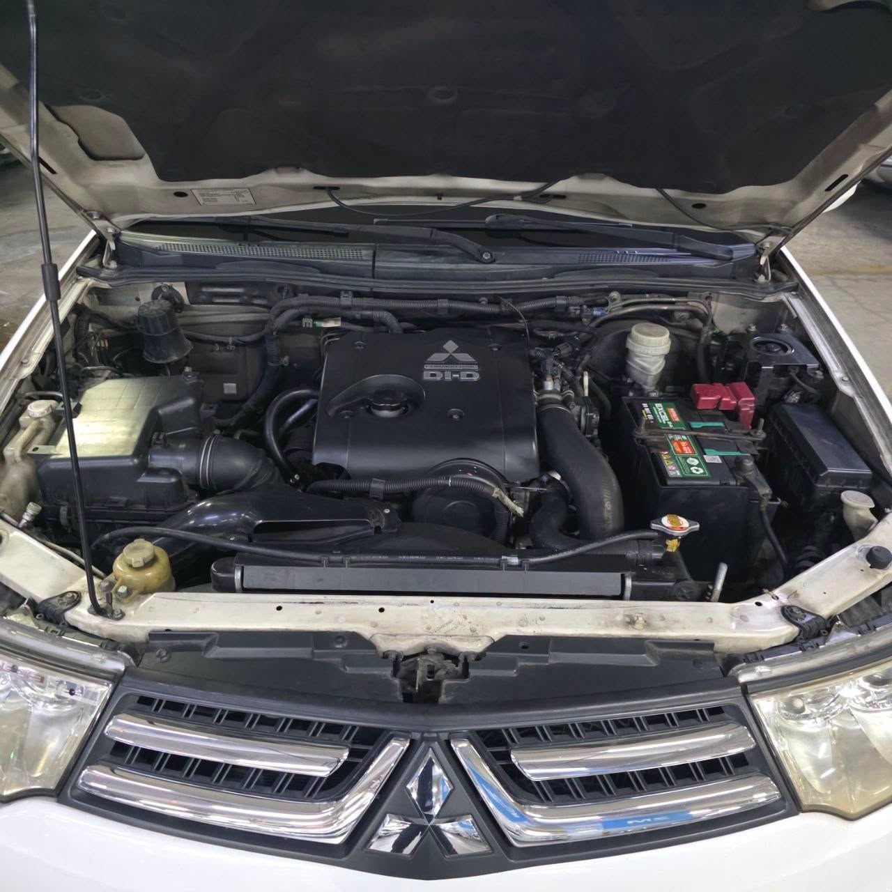 
								2014 Mitsubishi Montero Sports GLX 2.4L 4X2 DSL MT full									
