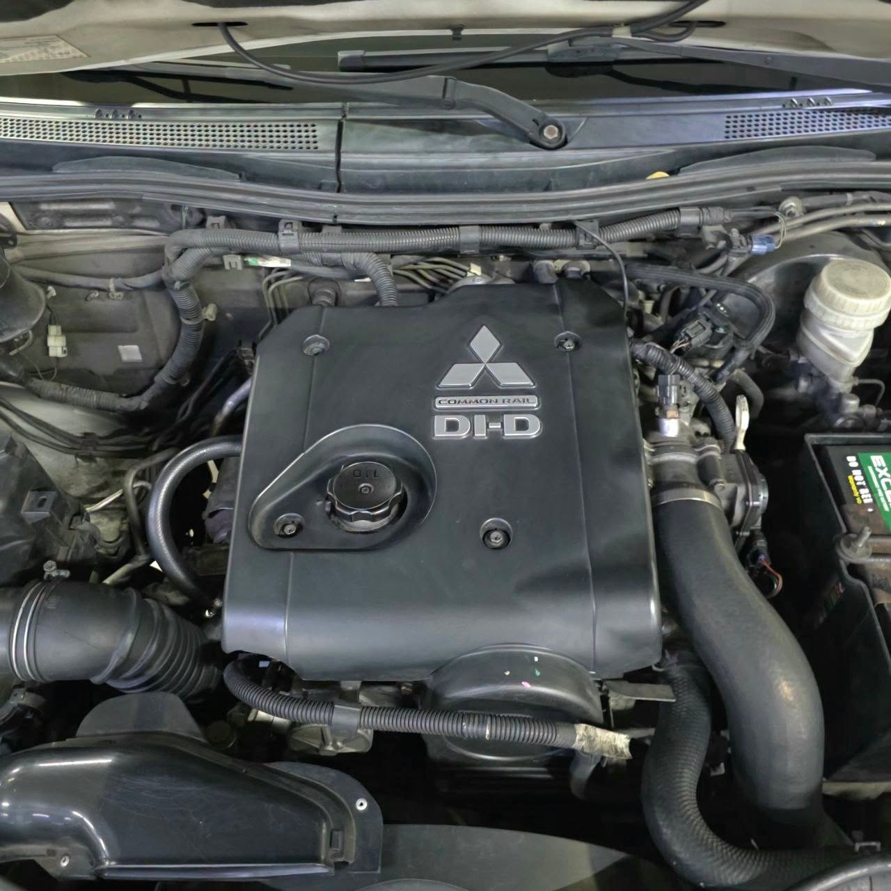 
								2014 Mitsubishi Montero Sports GLX 2.4L 4X2 DSL MT full									
