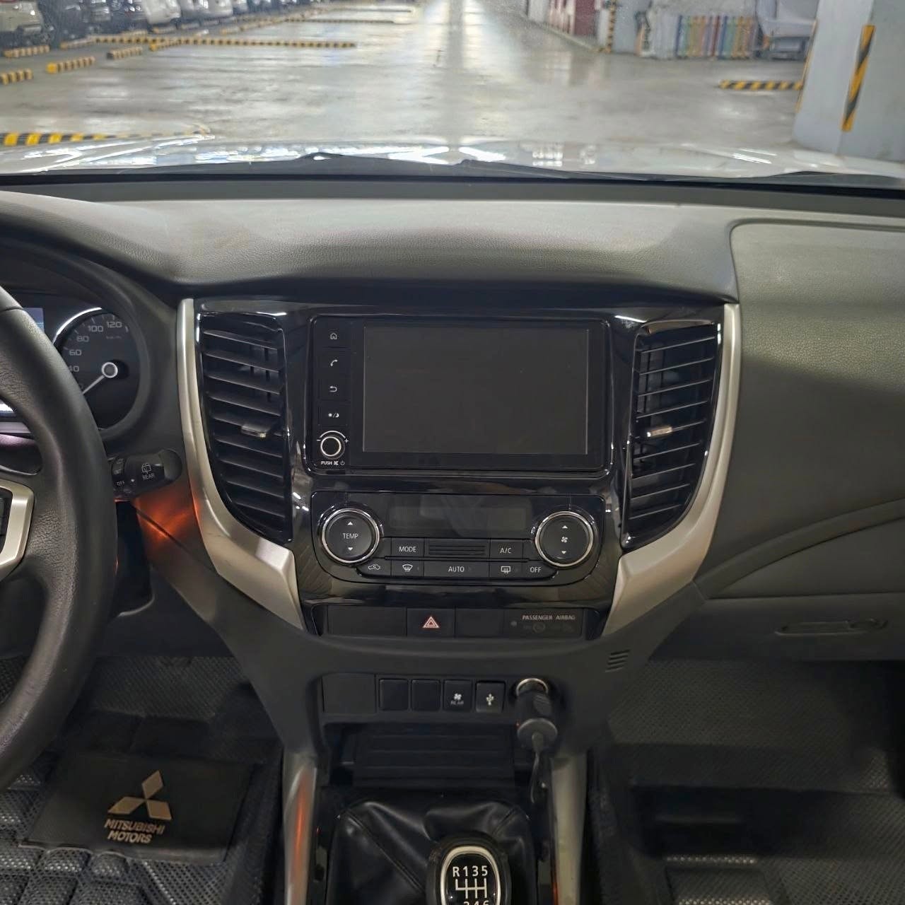 
								2023 Mitsubishi Montero Sport GLX 4X2 2.4L DSL MT full									