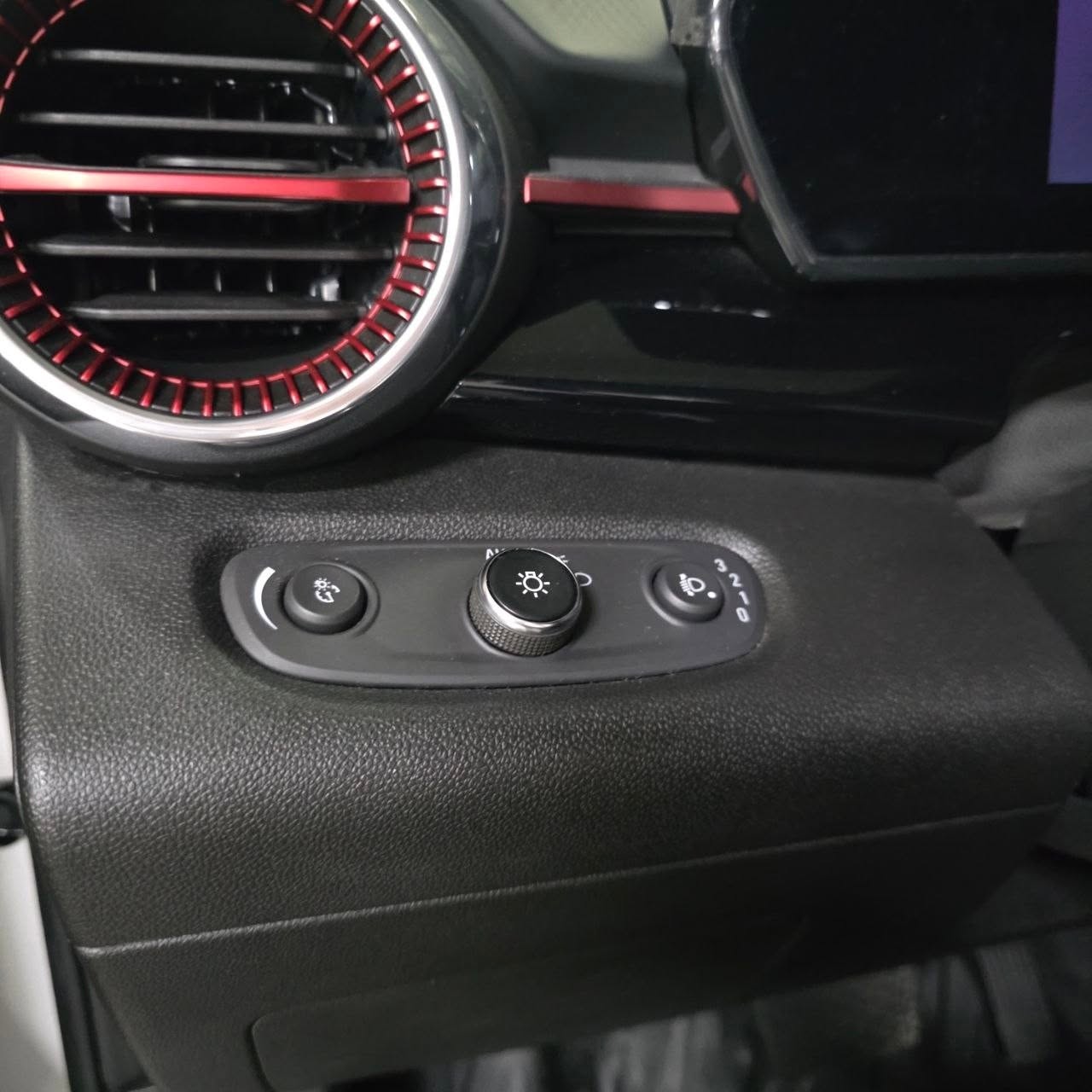 
								2024 Chevrolet Trax RS 1.2L Gas AT full									