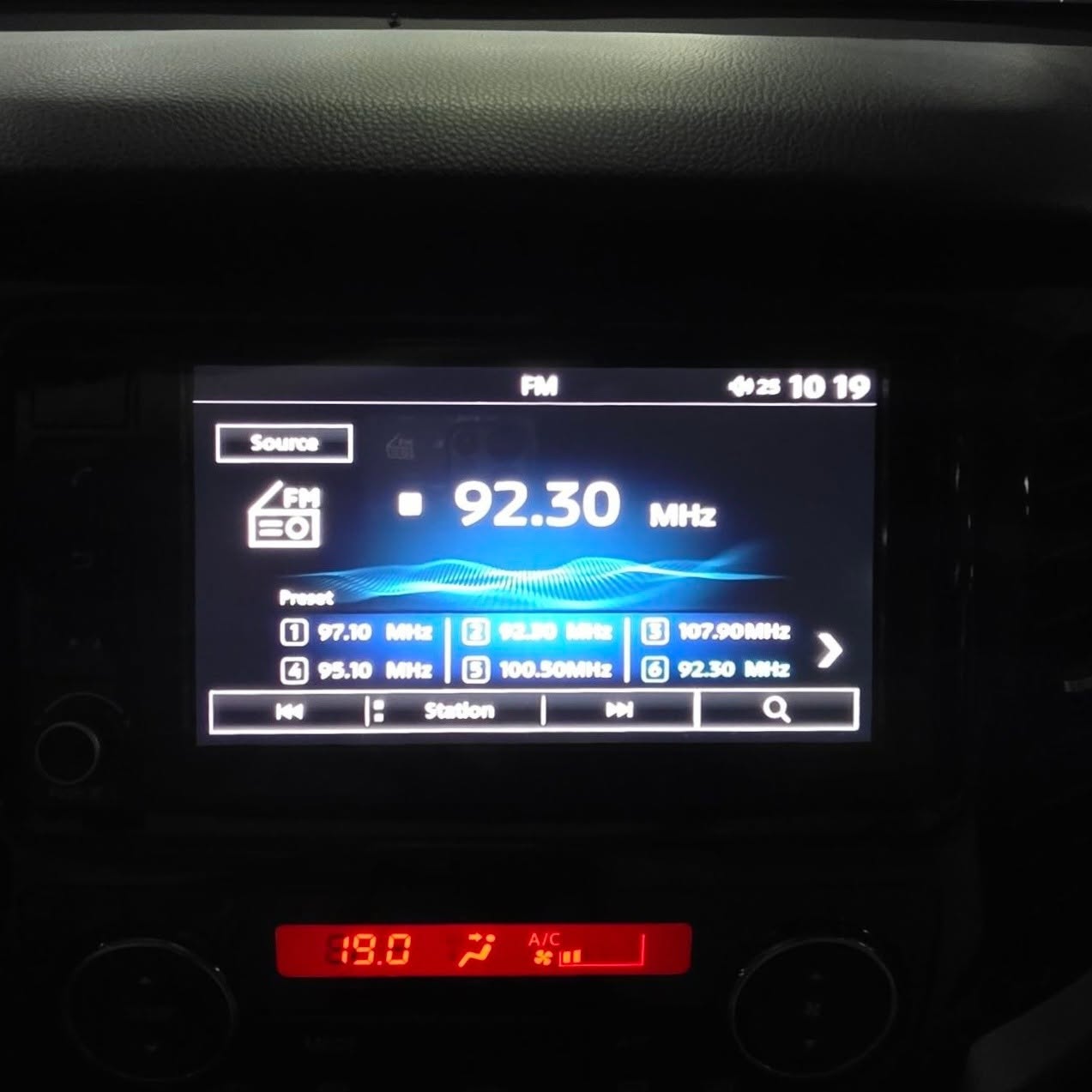 
								2023 Mitsubishi Montero Sport GLX 4X2 2.4L DSL MT full									