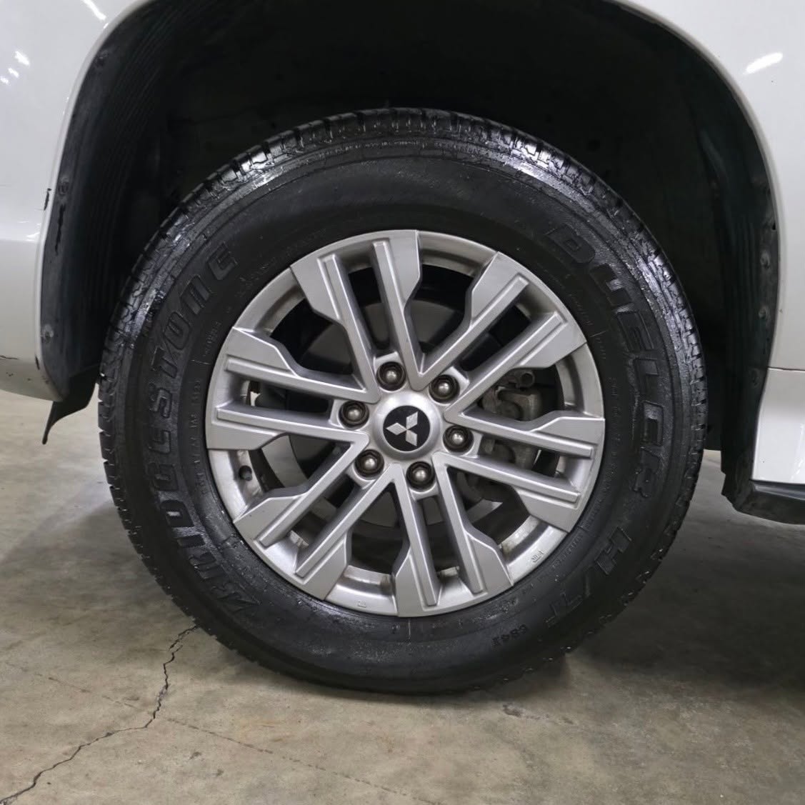 2023 Mitsubishi Montero Sport GLX 4X2 2.4L DSL MT