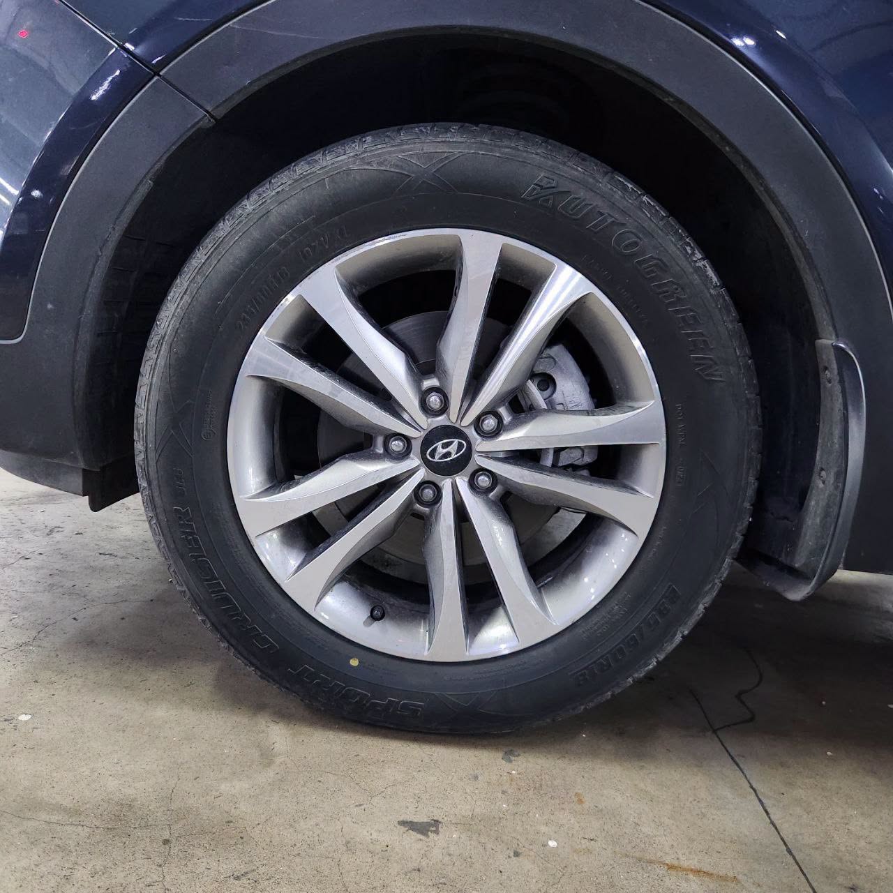 
								2015 Hyundai Santa Fe 2.2L DSL AT full									